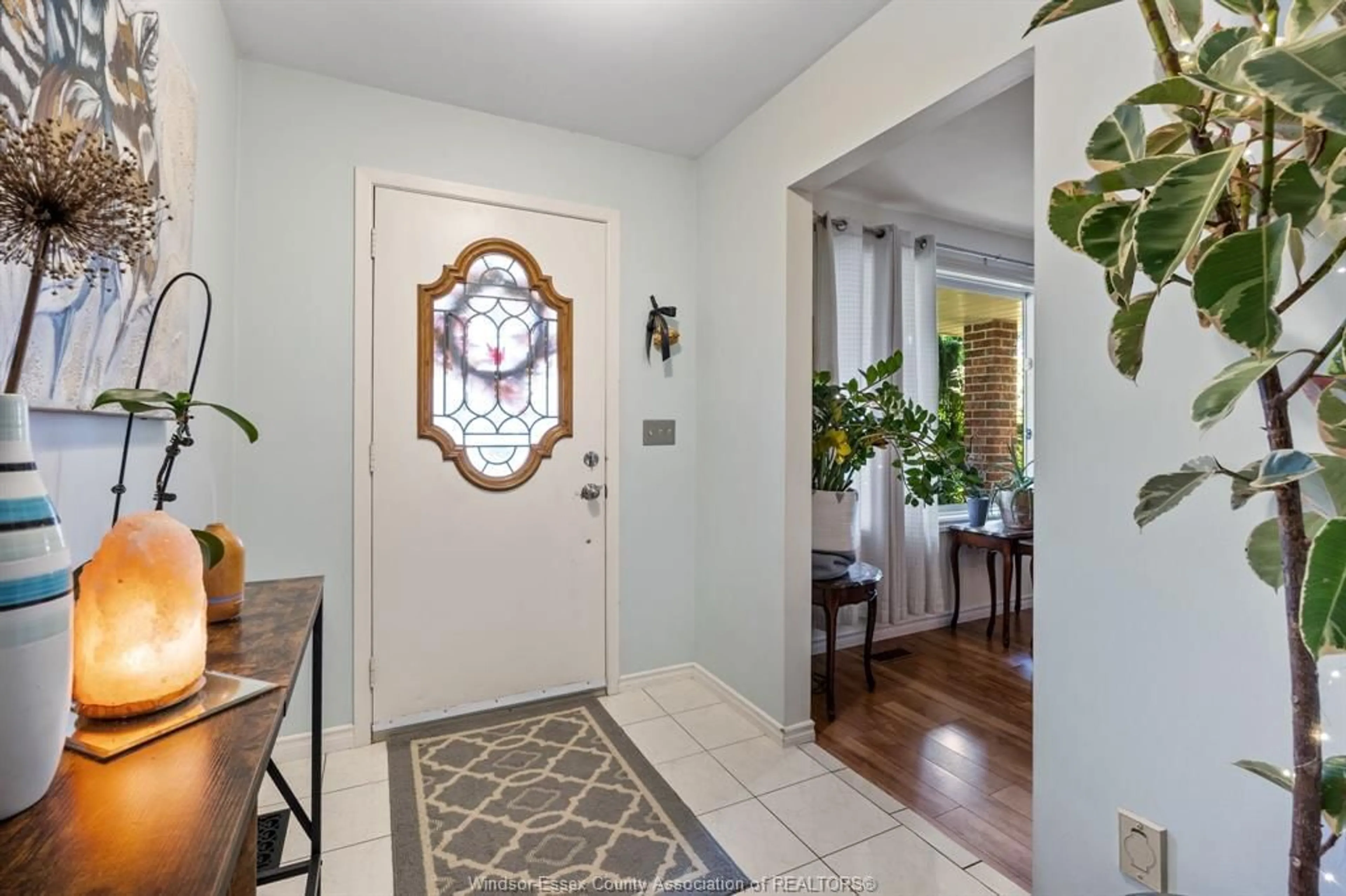 Indoor entryway for 2841 GARVEY Cres, Windsor Ontario N8W 4W7