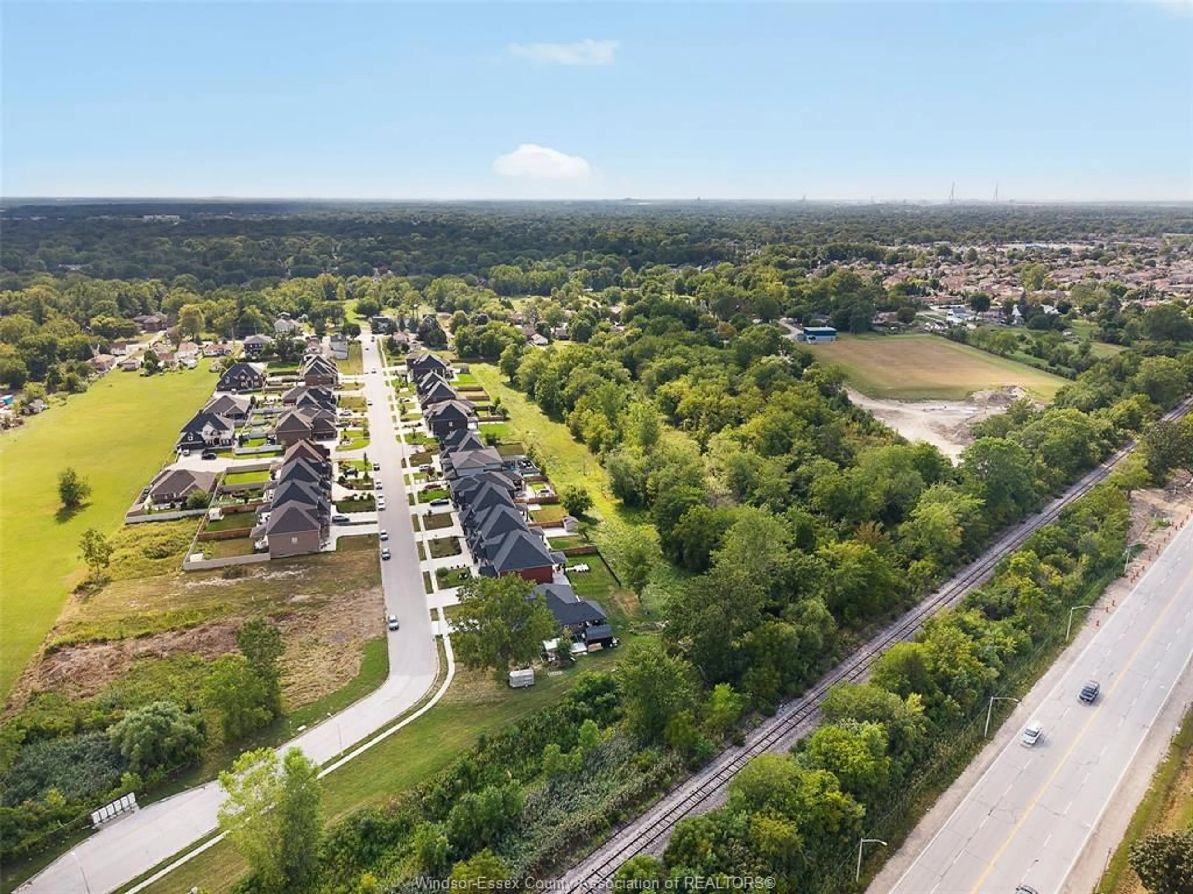 A pic from outside/outdoor area/front of a property/back of a property/a pic from drone, mountain view for V/L FARROW Ave, Windsor Ontario N9E 3N5