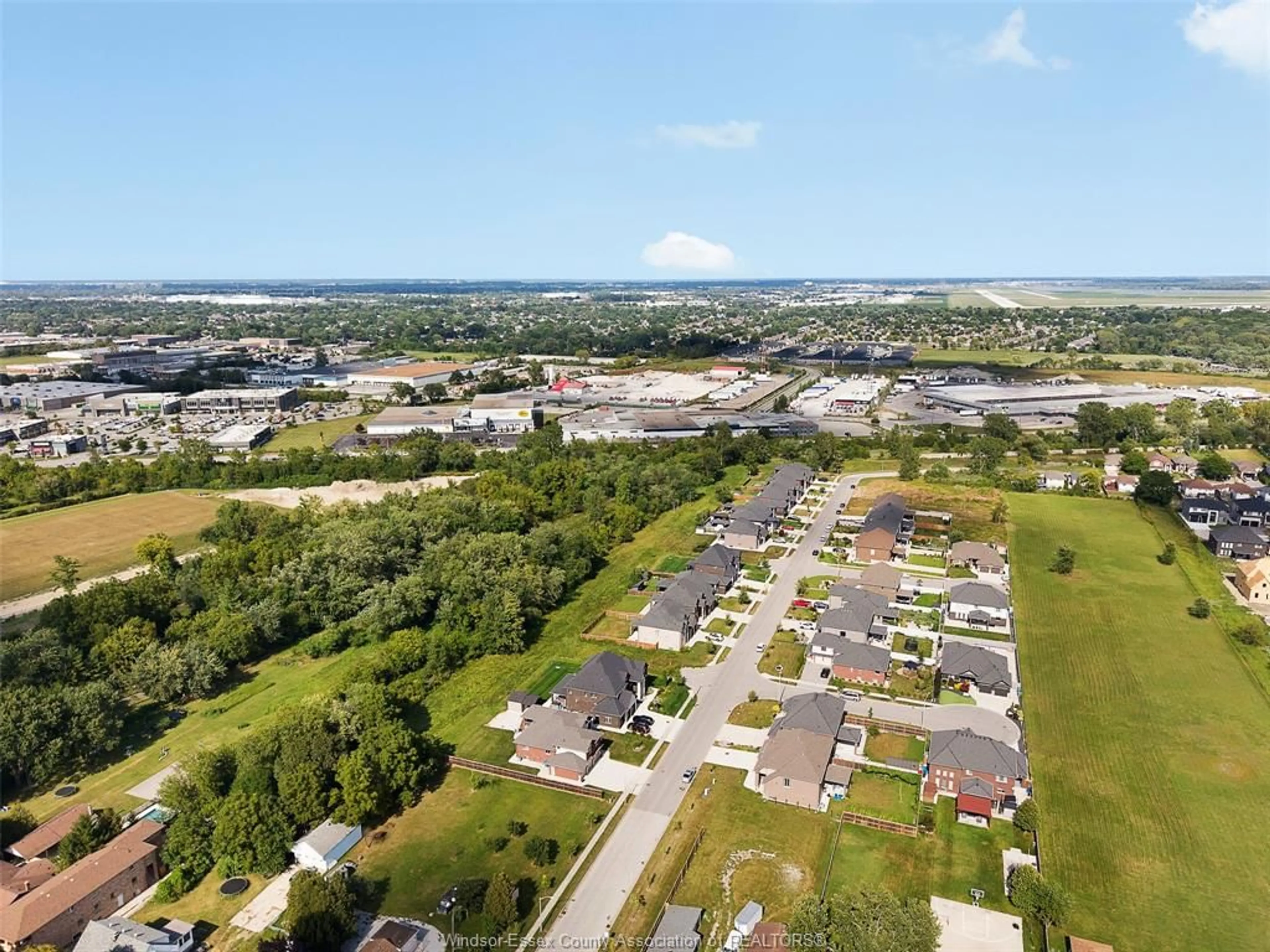 A pic from outside/outdoor area/front of a property/back of a property/a pic from drone, mountain view for V/L FARROW Ave, Windsor Ontario N9E 3N5