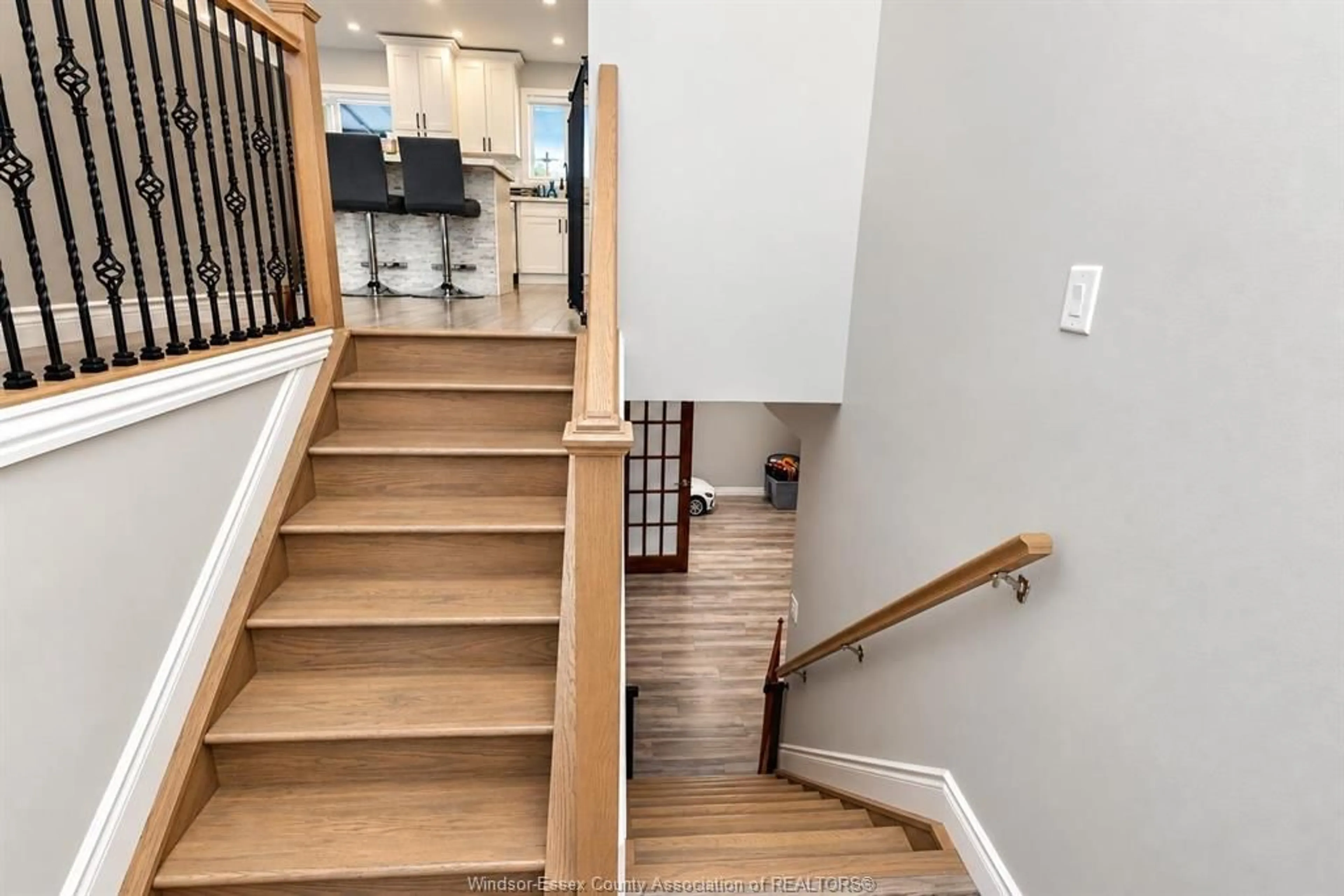 Stairs for 1035 TREVERTON Cres, Windsor Ontario N8P 1K2