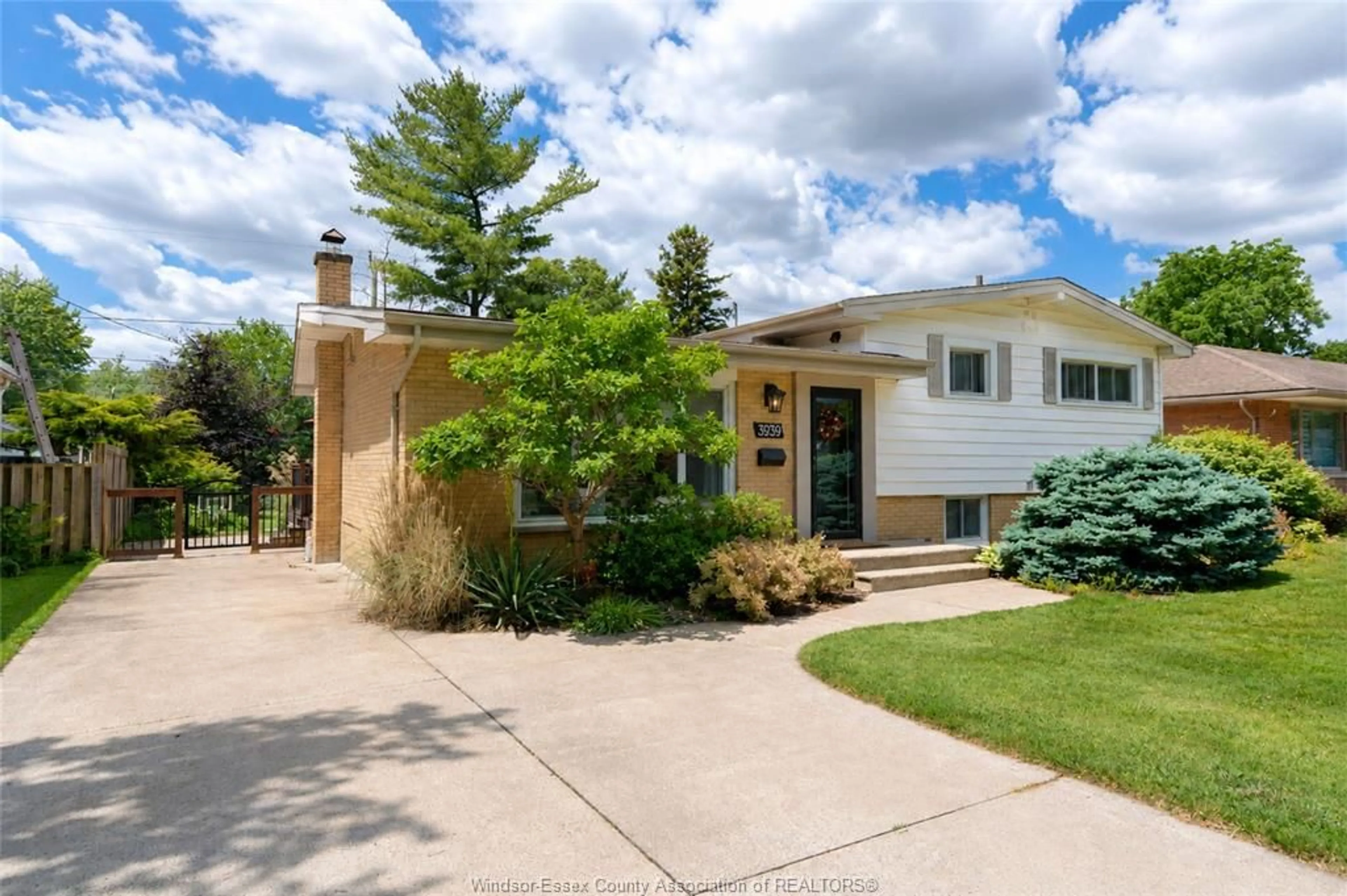 Home with vinyl exterior material, street for 3939 LONGFELLOW, Windsor Ontario N9G 2B4