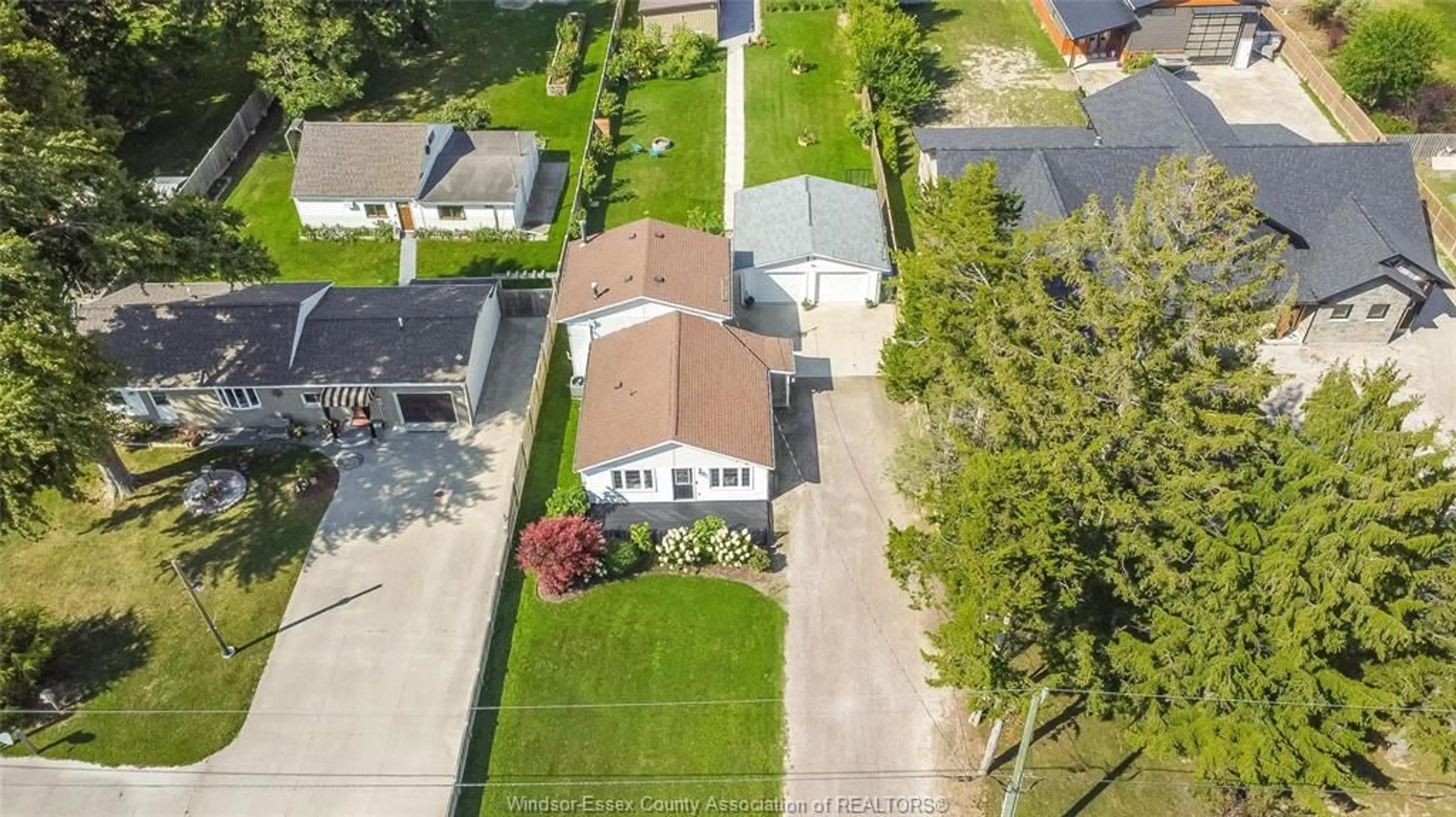 A pic from outside/outdoor area/front of a property/back of a property/a pic from drone, street for 74 ROAD 3, Kingsville Ontario N9Y 3A2
