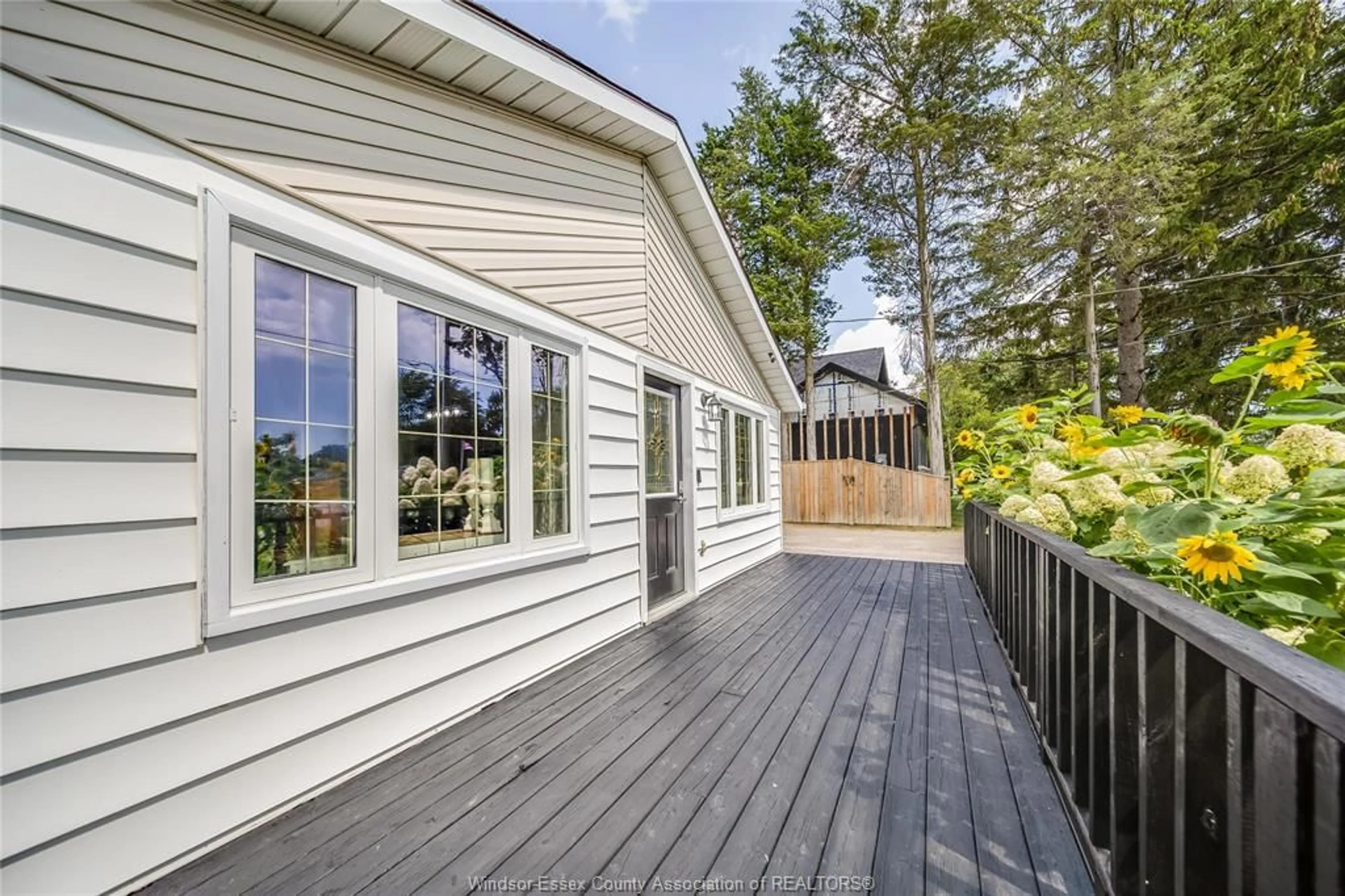 Home with vinyl exterior material, unknown for 74 ROAD 3, Kingsville Ontario N9Y 3A2
