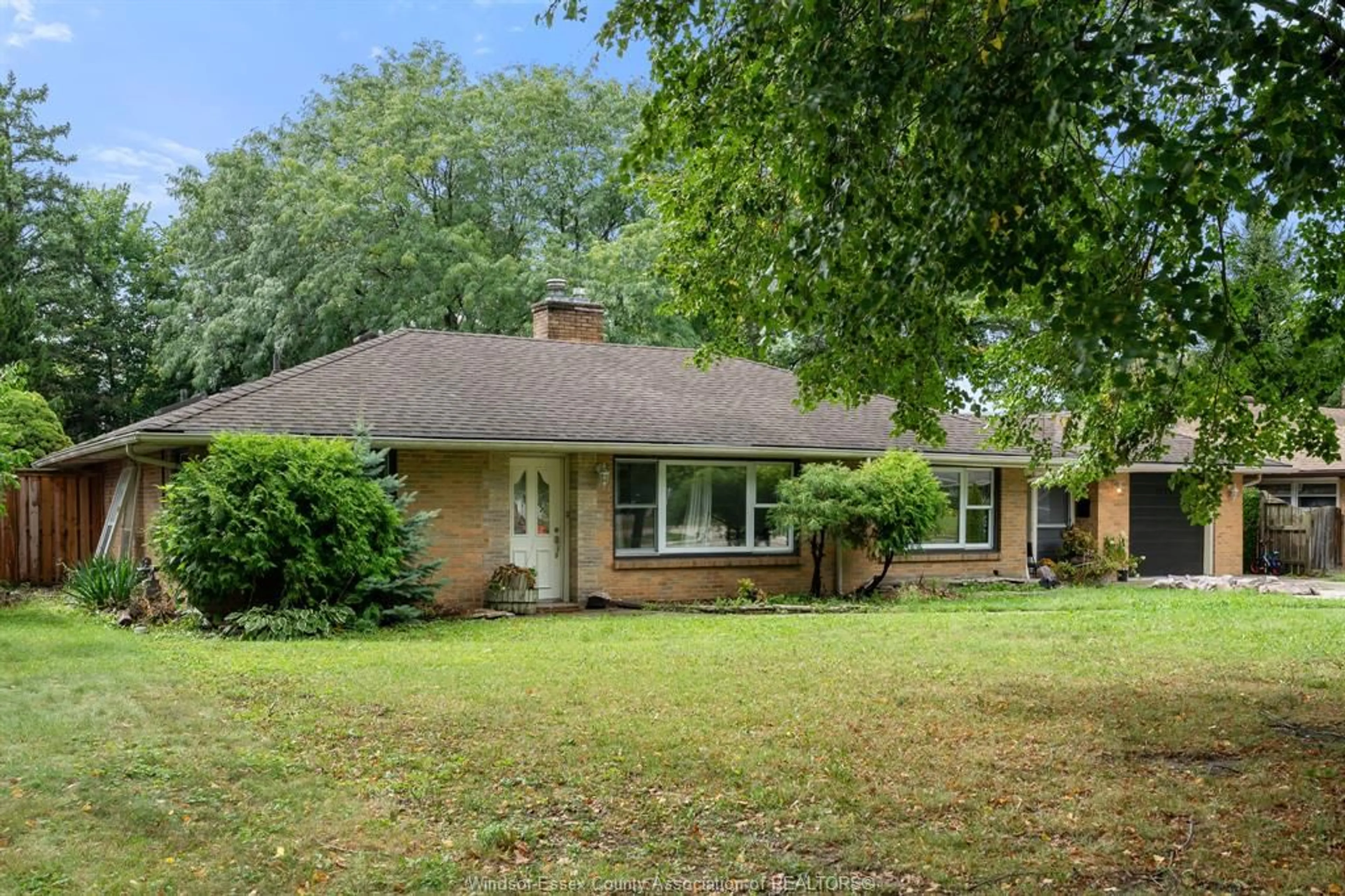 Home with brick exterior material, street for 2725 BUCKINGHAM Dr, Windsor Ontario N8T 2C1