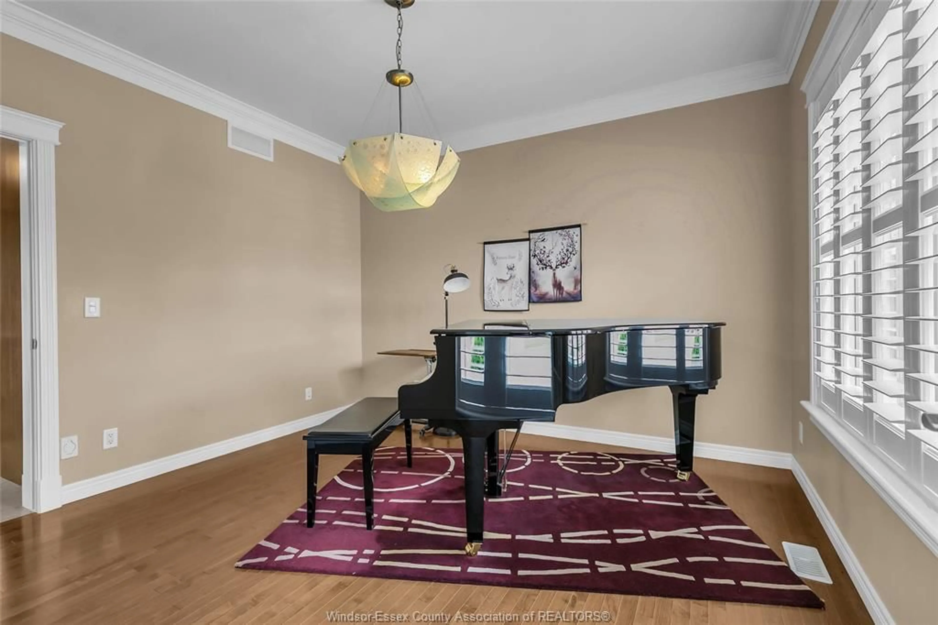 Dining room, carpet floor for 2259 ST PATRICK'S Ave, Windsor Ontario N9B 3Y4