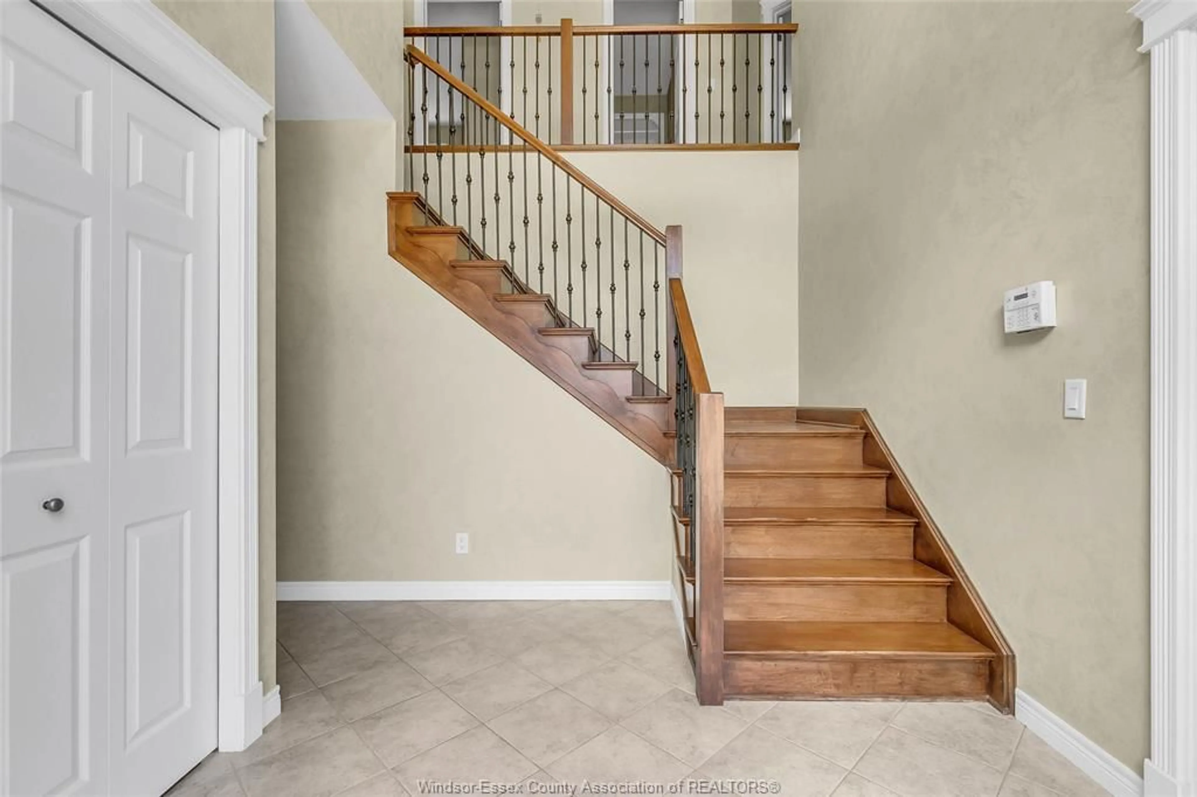 Stairs for 2259 ST PATRICK'S Ave, Windsor Ontario N9B 3Y4