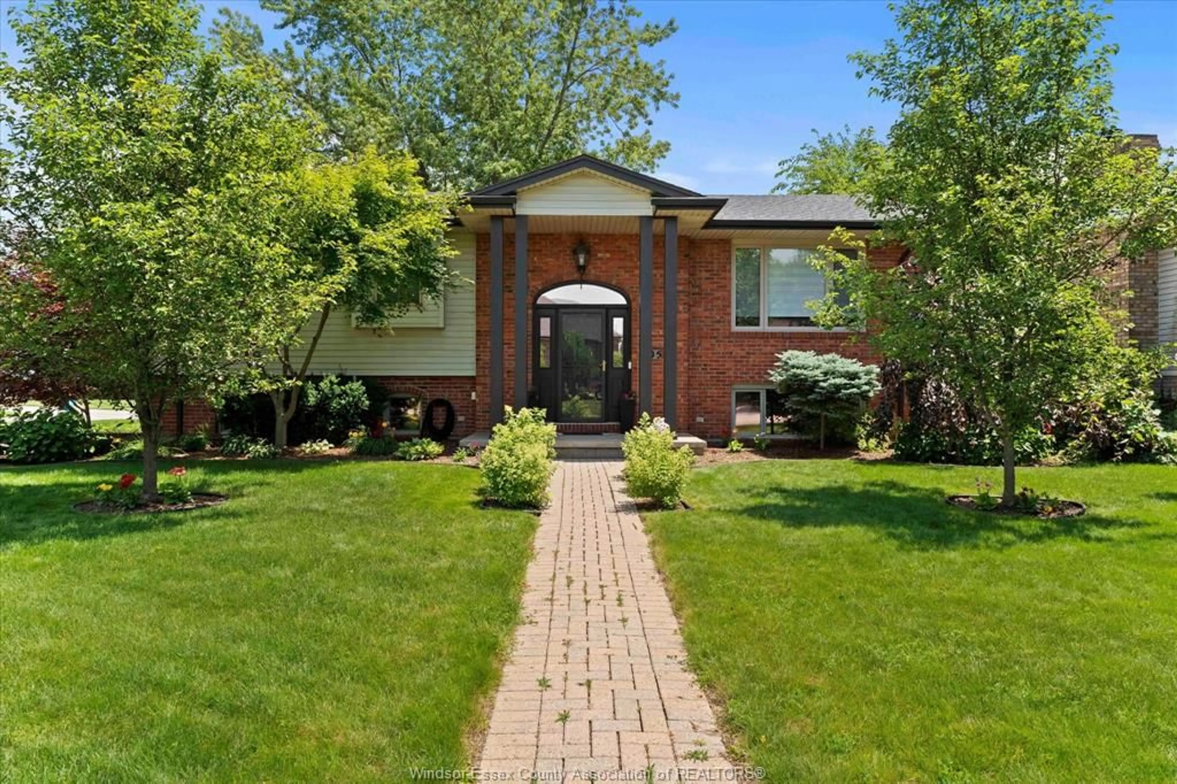 Home with brick exterior material, street for 405 STATE St, LaSalle Ontario N9J 3G1