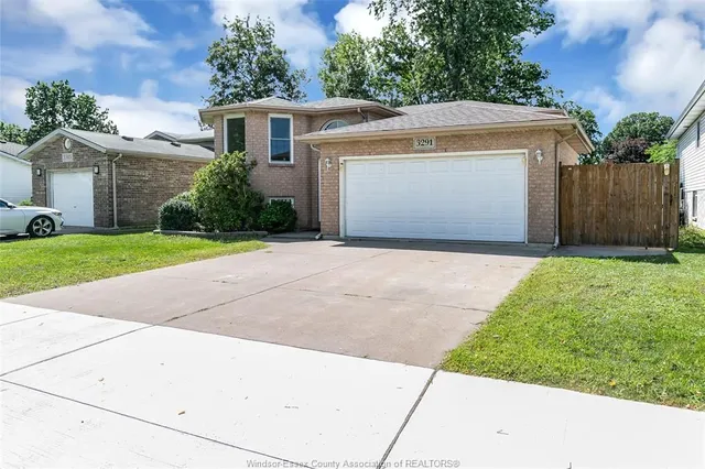 3291 CONSERVATION Dr, Windsor 2