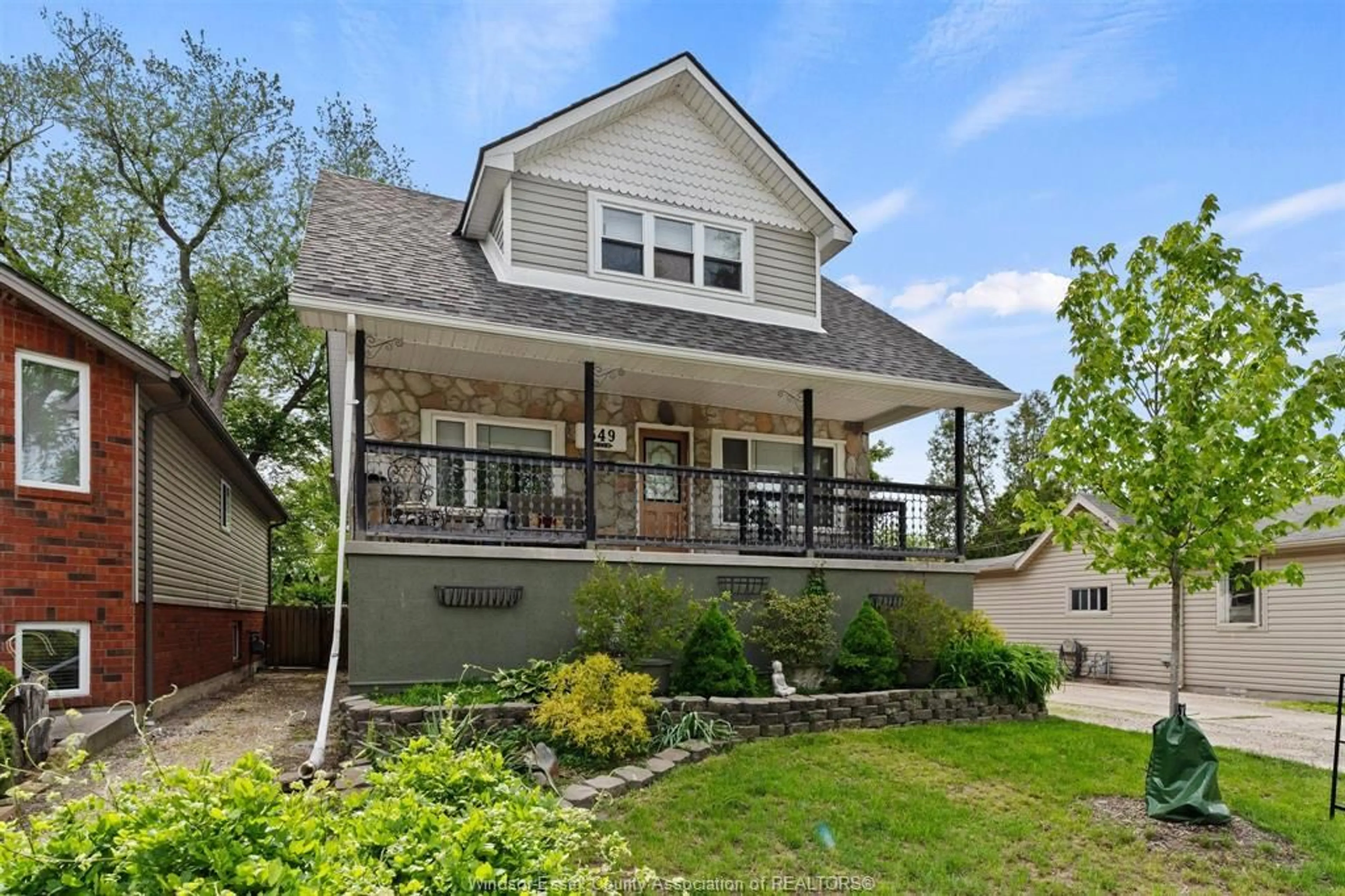 Home with vinyl exterior material, street for 549 CLOVER, Windsor Ontario N8P 1C5