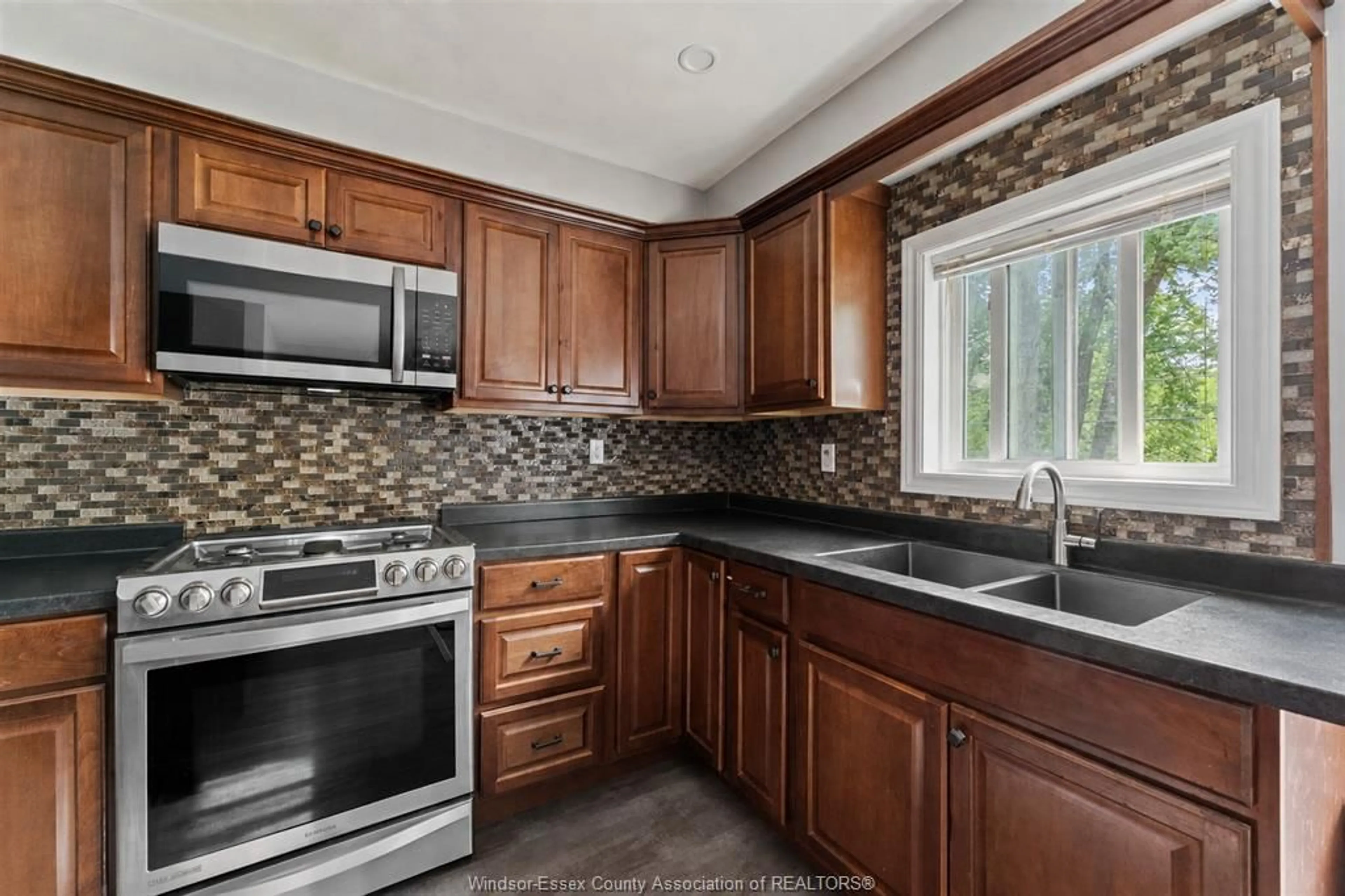 Standard kitchen, ceramic/tile floor for 549 CLOVER, Windsor Ontario N8P 1C5