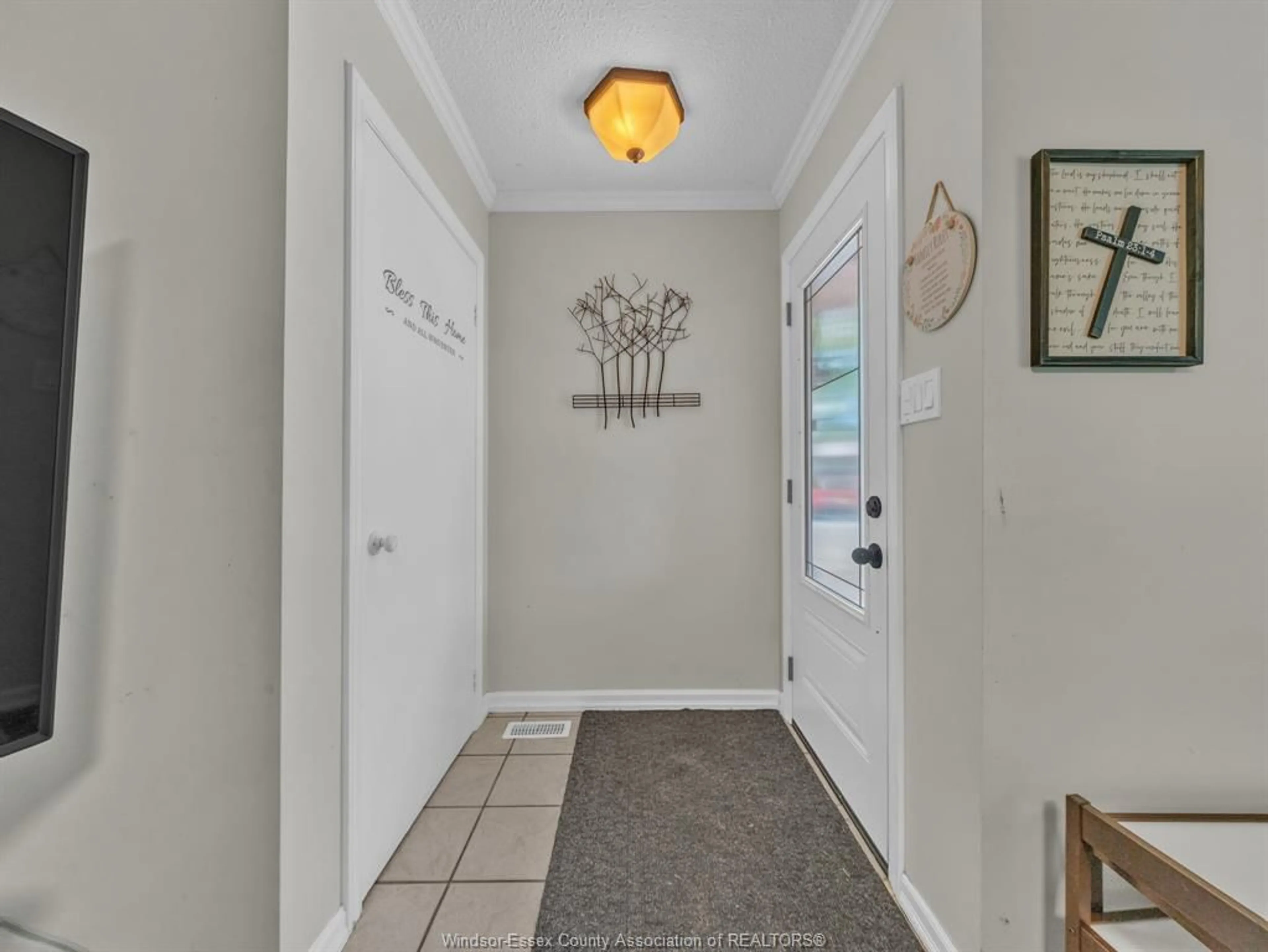 Indoor entryway for 3149 ELMWOOD Cres, Windsor Ontario N8R 1X5