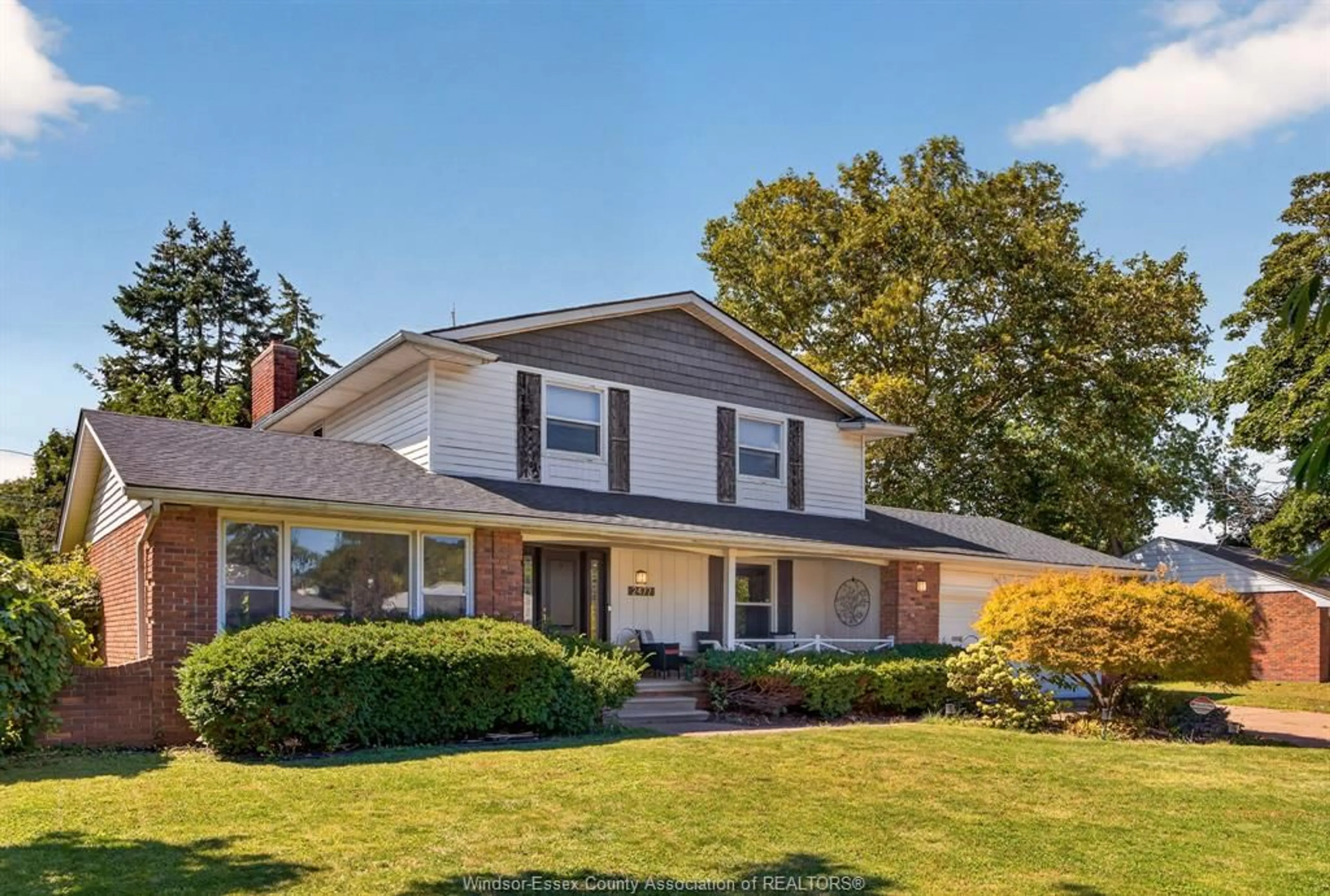Home with vinyl exterior material, street for 2477 MARK Ave, Windsor Ontario N9E 2W2