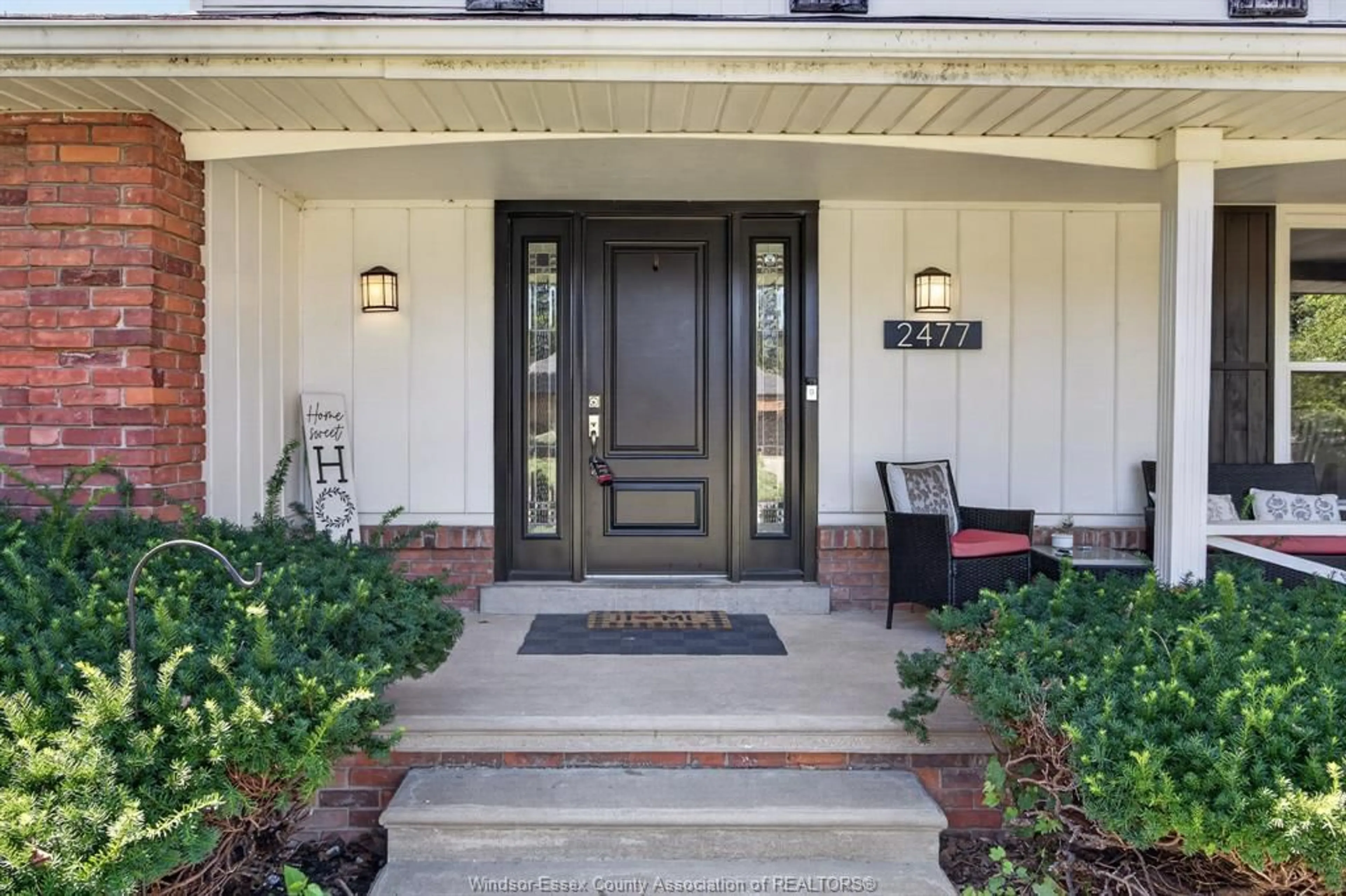 Indoor entryway for 2477 MARK Ave, Windsor Ontario N9E 2W2