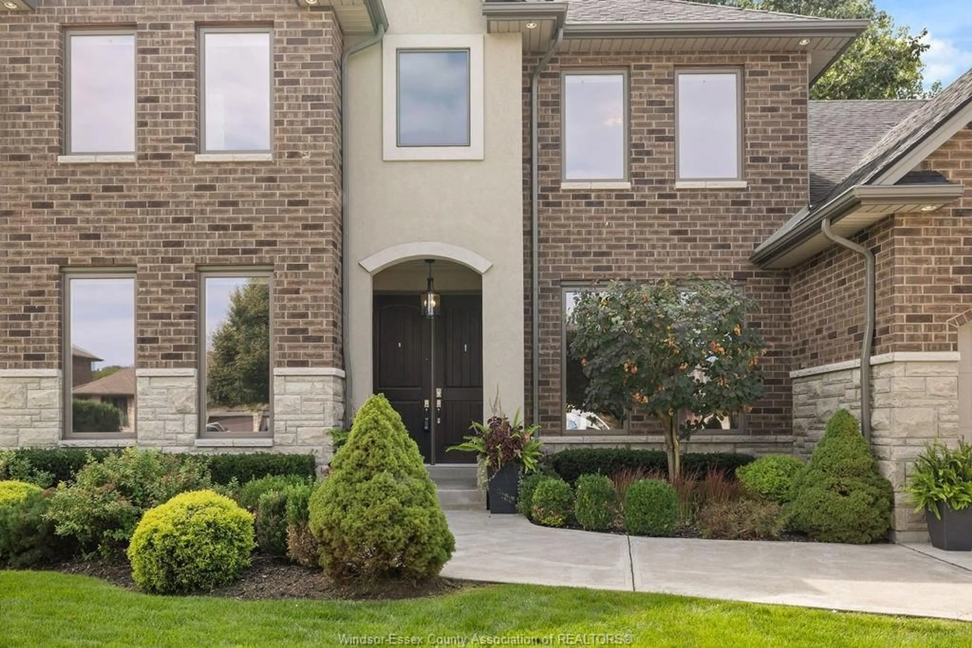 Home with brick exterior material, street for 580 HERDMAN, LaSalle Ontario N9J 3Y3