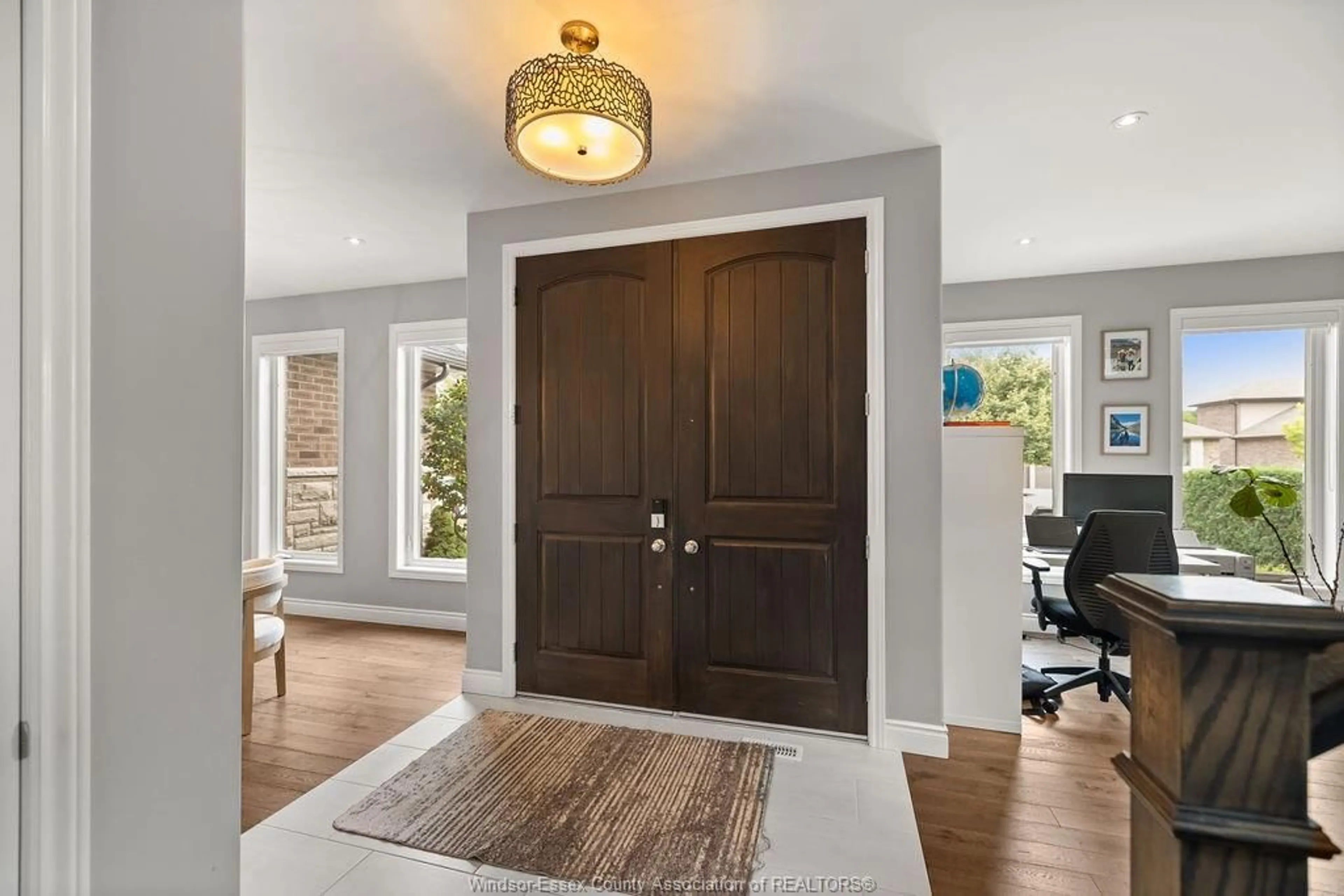 Indoor entryway for 580 HERDMAN, LaSalle Ontario N9J 3Y3
