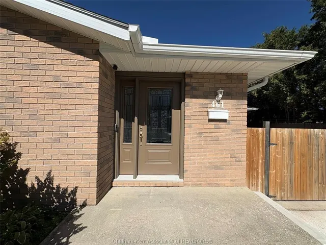461 McNaughton Ave, Chatham 5