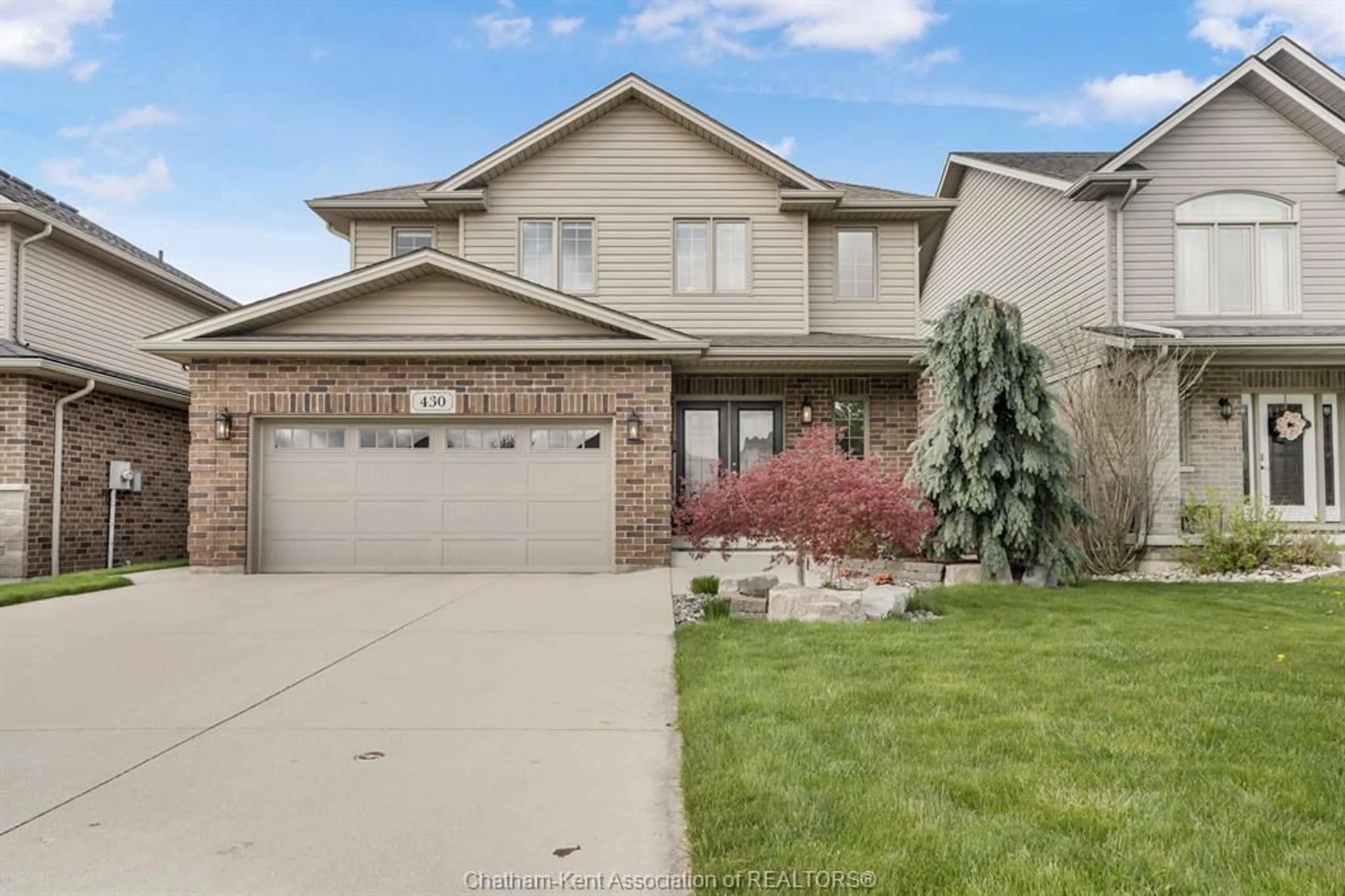 Home with vinyl exterior material, street for 430 TWILIGHT Trail, Chatham Ontario N7L 0B9