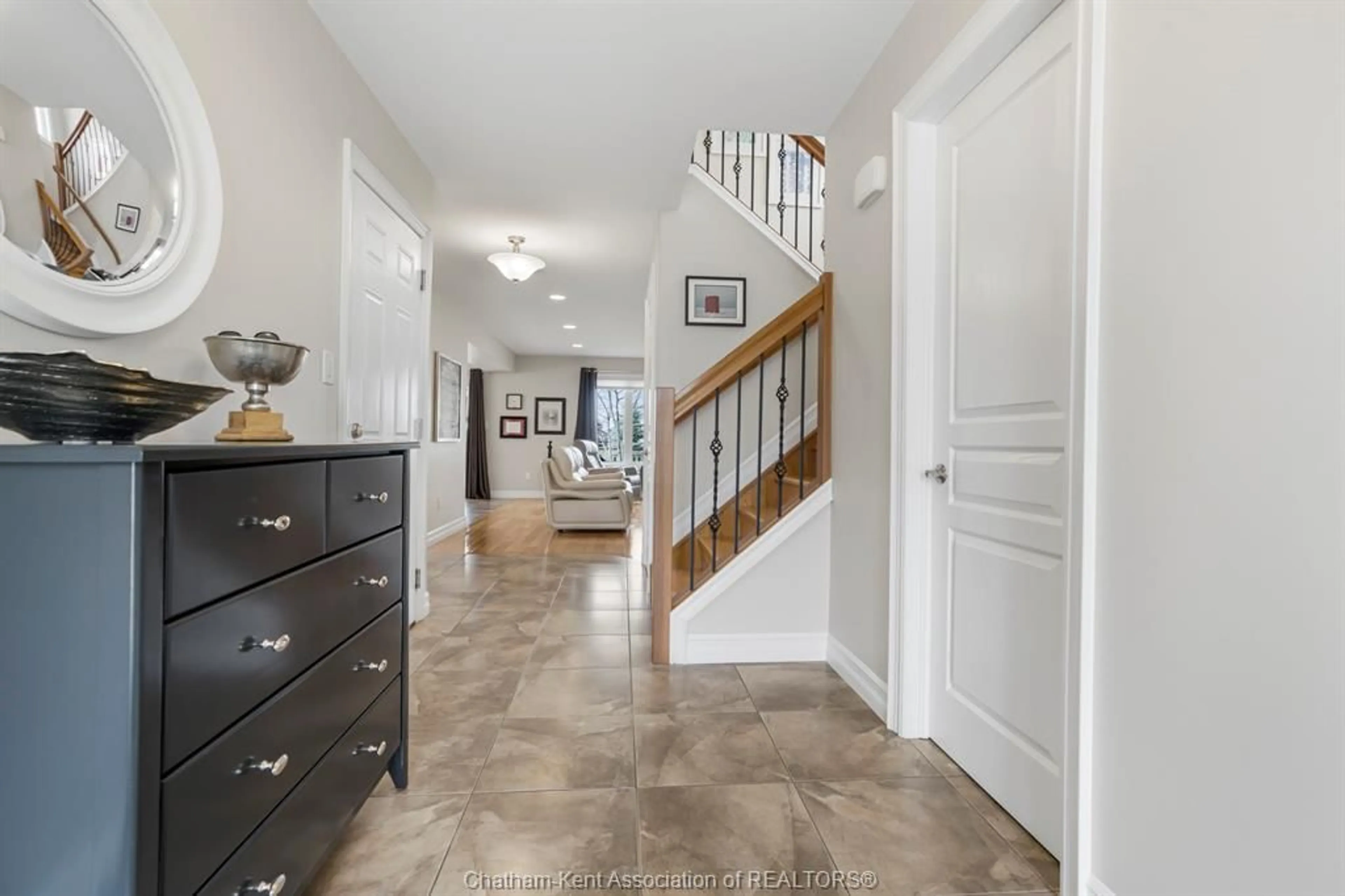 Indoor entryway for 430 TWILIGHT Trail, Chatham Ontario N7L 0B9