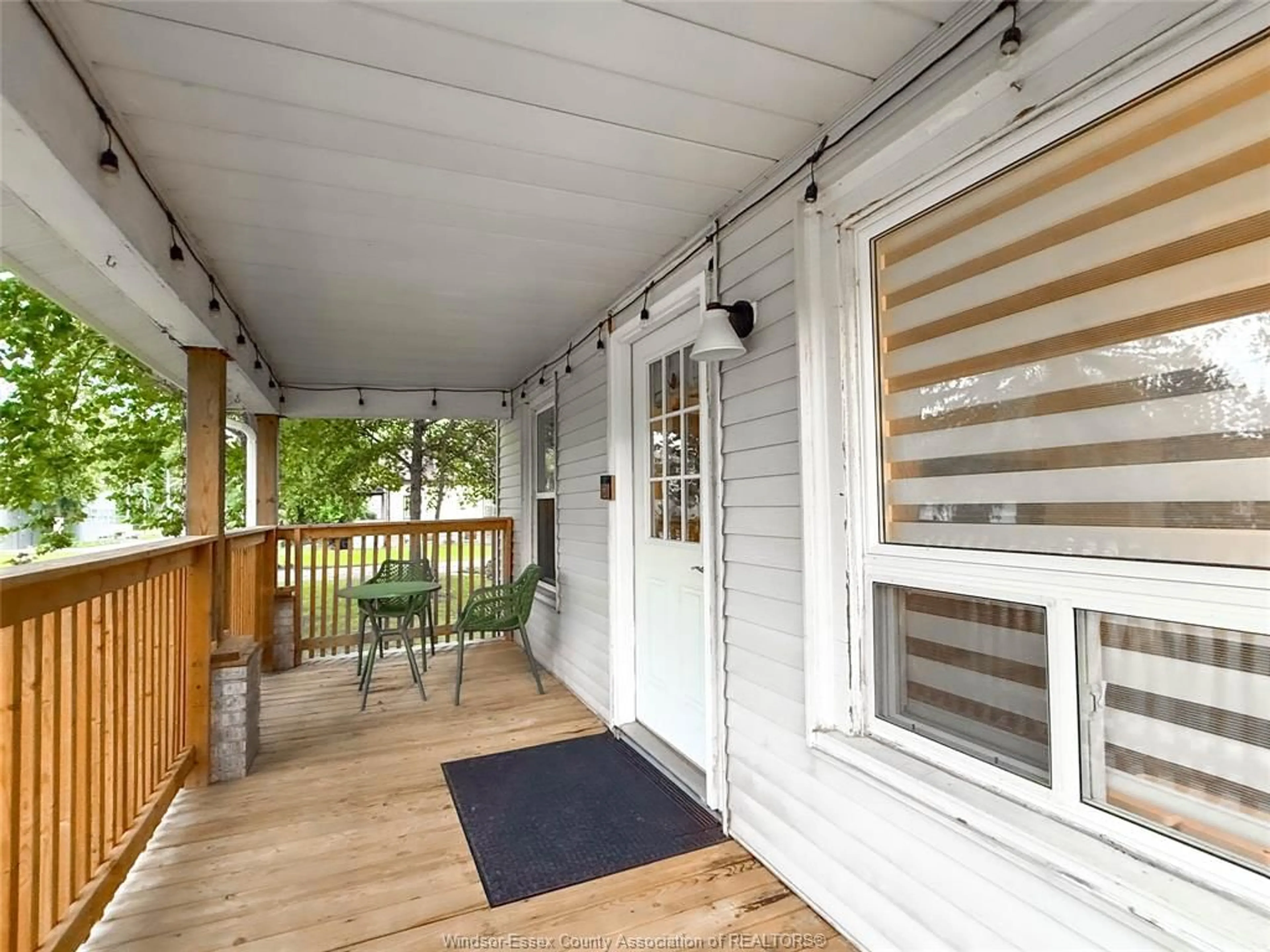 Patio, street for 135 MAPLE Ave, LaSalle Ontario N9J 1N7