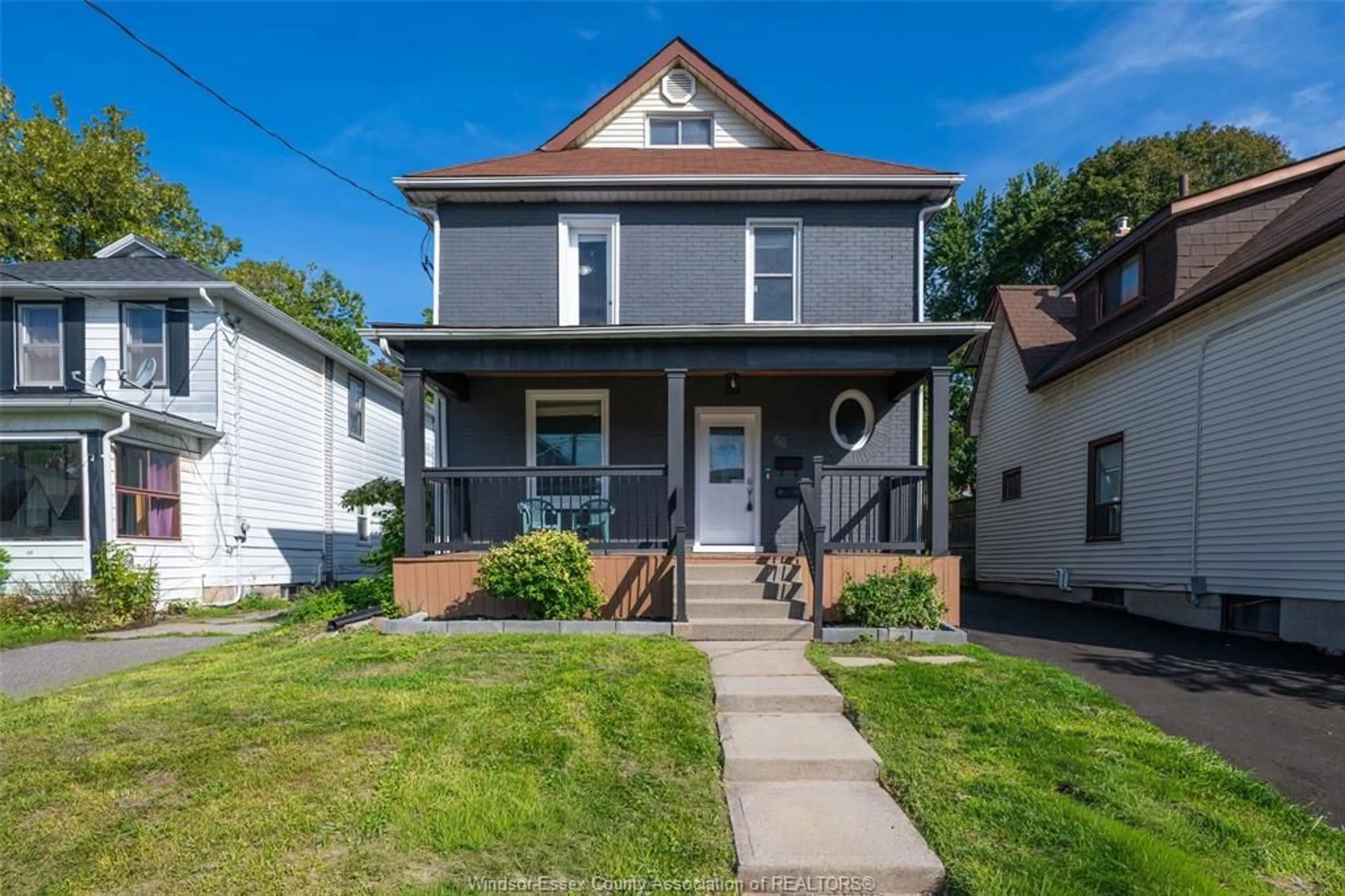 Home with vinyl exterior material, street for 48 BROCK St, Oshawa Ontario L1G 1P9