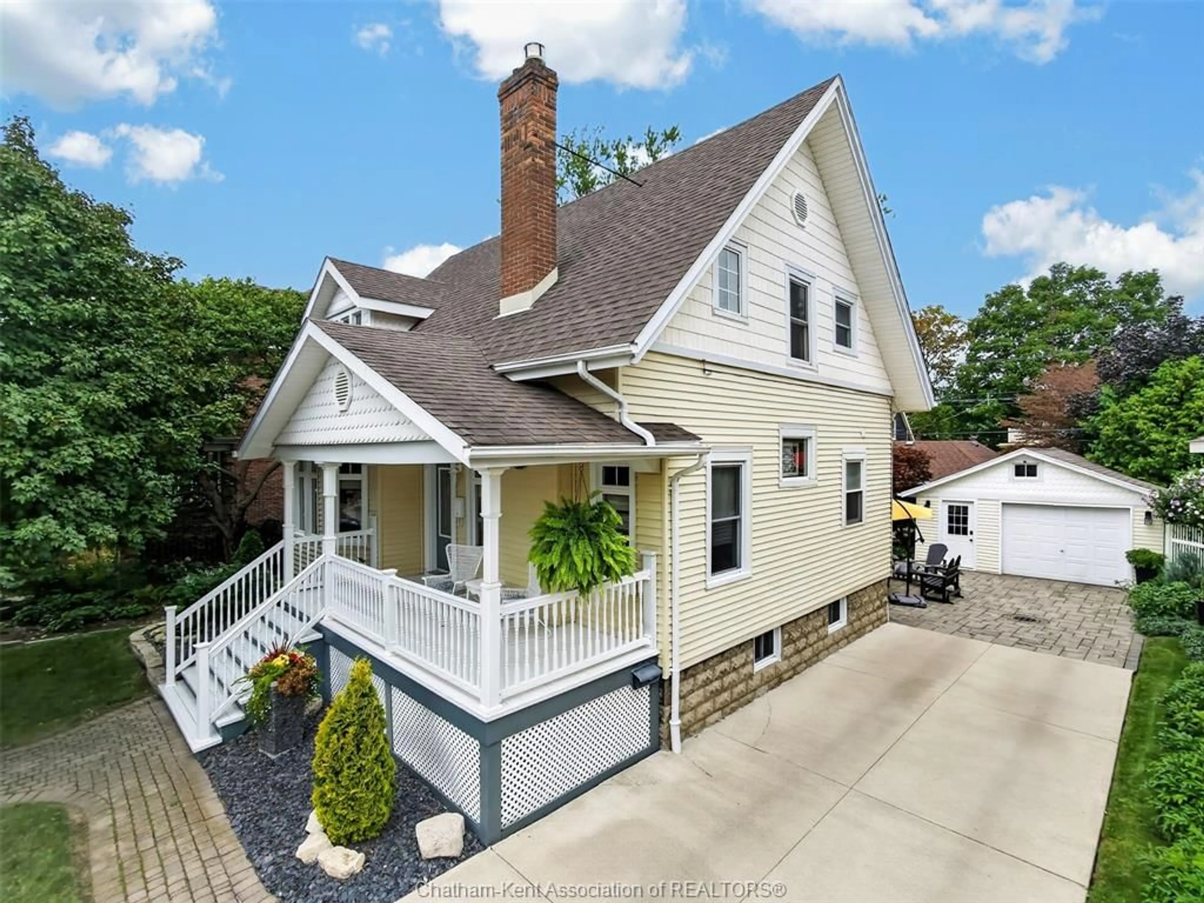 A pic from outside/outdoor area/front of a property/back of a property/a pic from drone, street for 15 Ellwood Ave, Chatham Ontario N7M 3K2