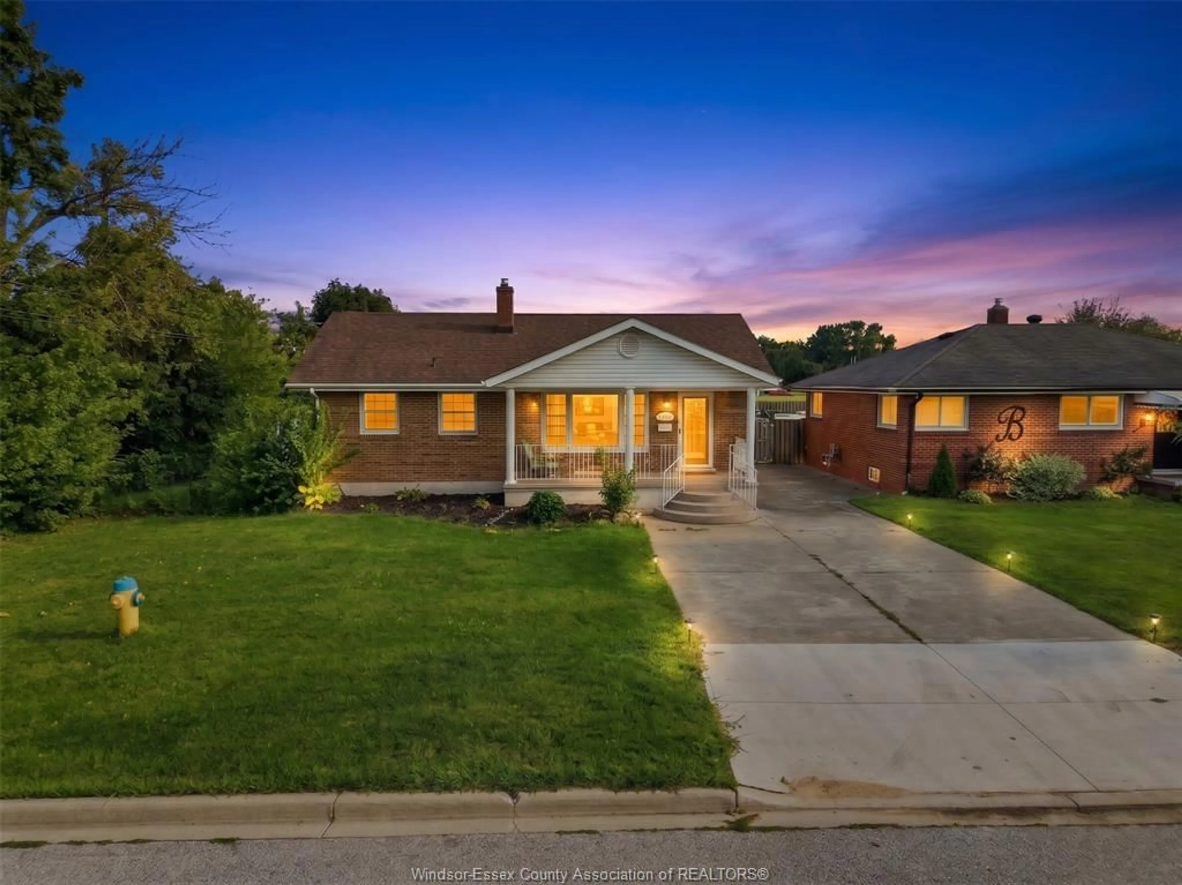 A pic from outside/outdoor area/front of a property/back of a property/a pic from drone, street for 8327 MENARD St, Windsor Ontario N8S 1W2