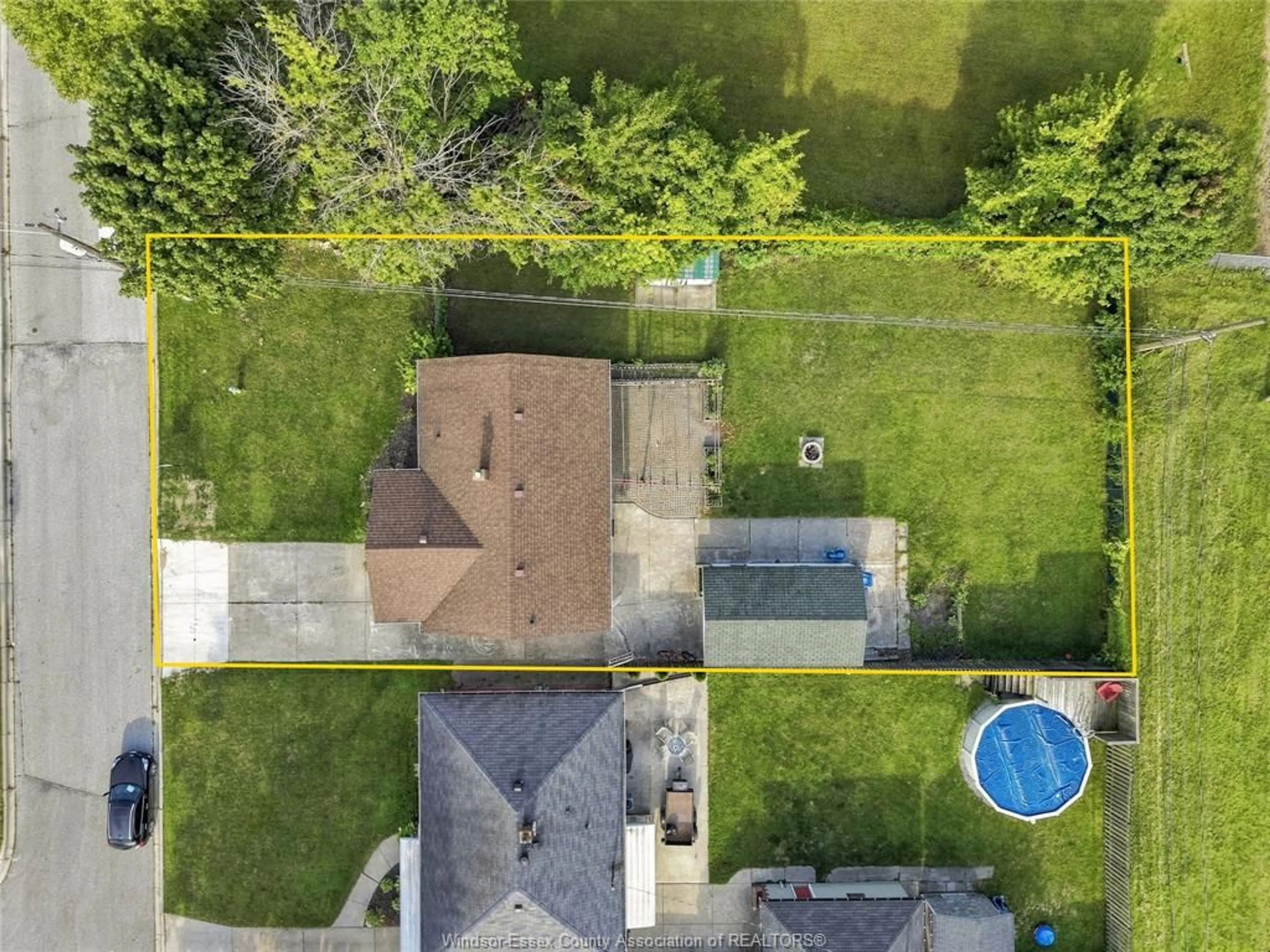 A pic from outside/outdoor area/front of a property/back of a property/a pic from drone, street for 8327 MENARD St, Windsor Ontario N8S 1W2