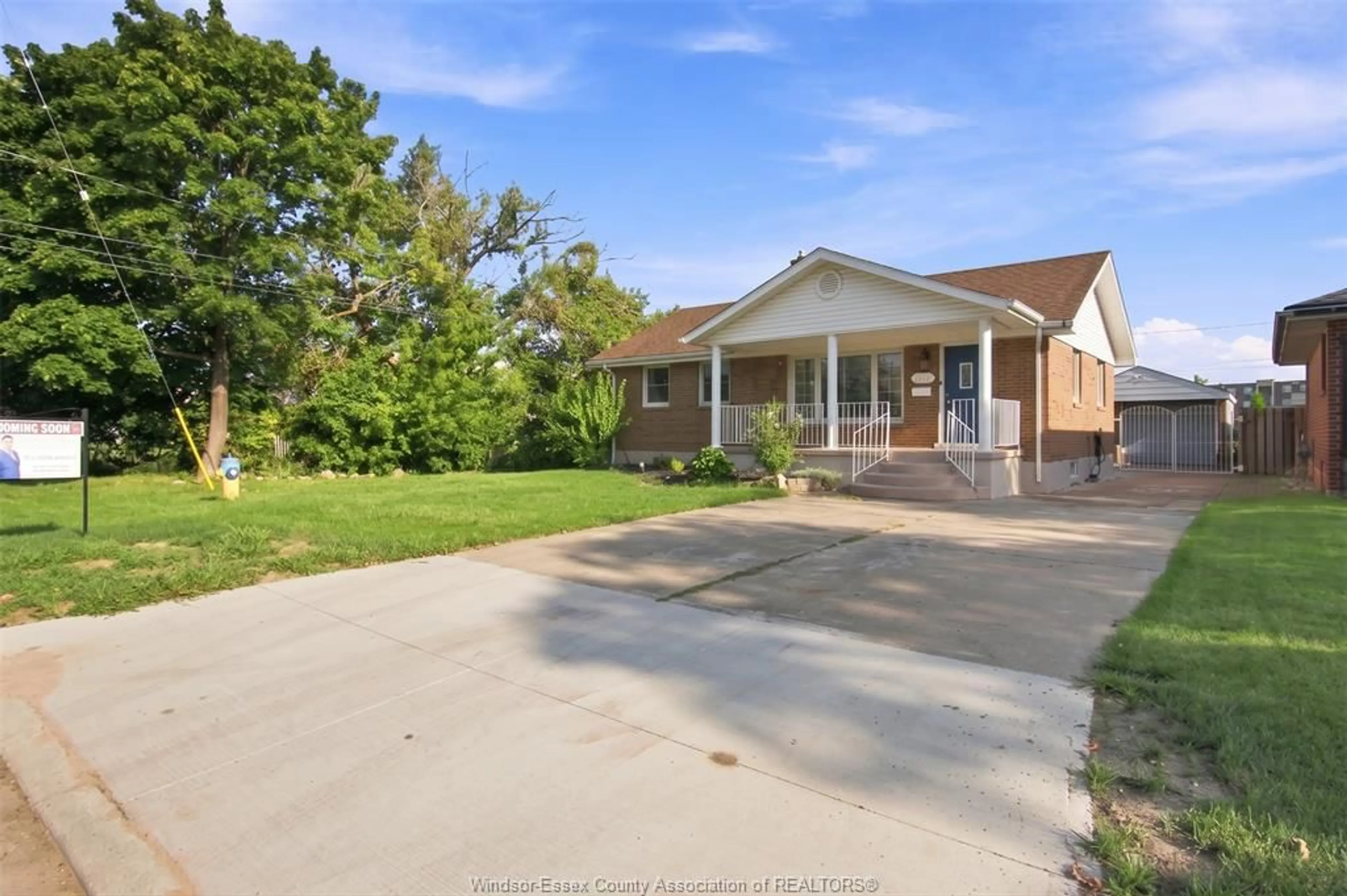 A pic from outside/outdoor area/front of a property/back of a property/a pic from drone, street for 8327 MENARD St, Windsor Ontario N8S 1W2