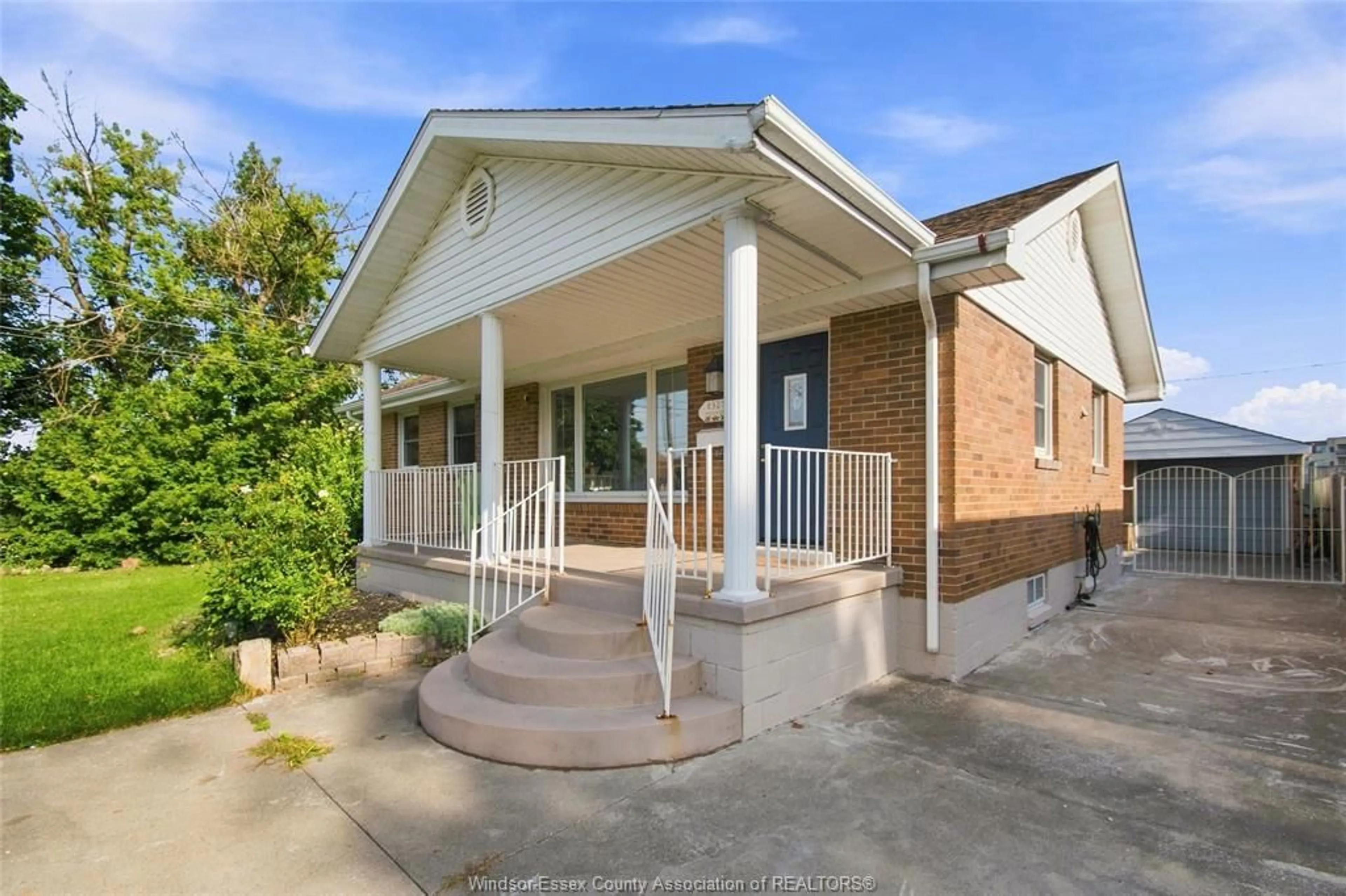 Unknown for 8327 MENARD St, Windsor Ontario N8S 1W2