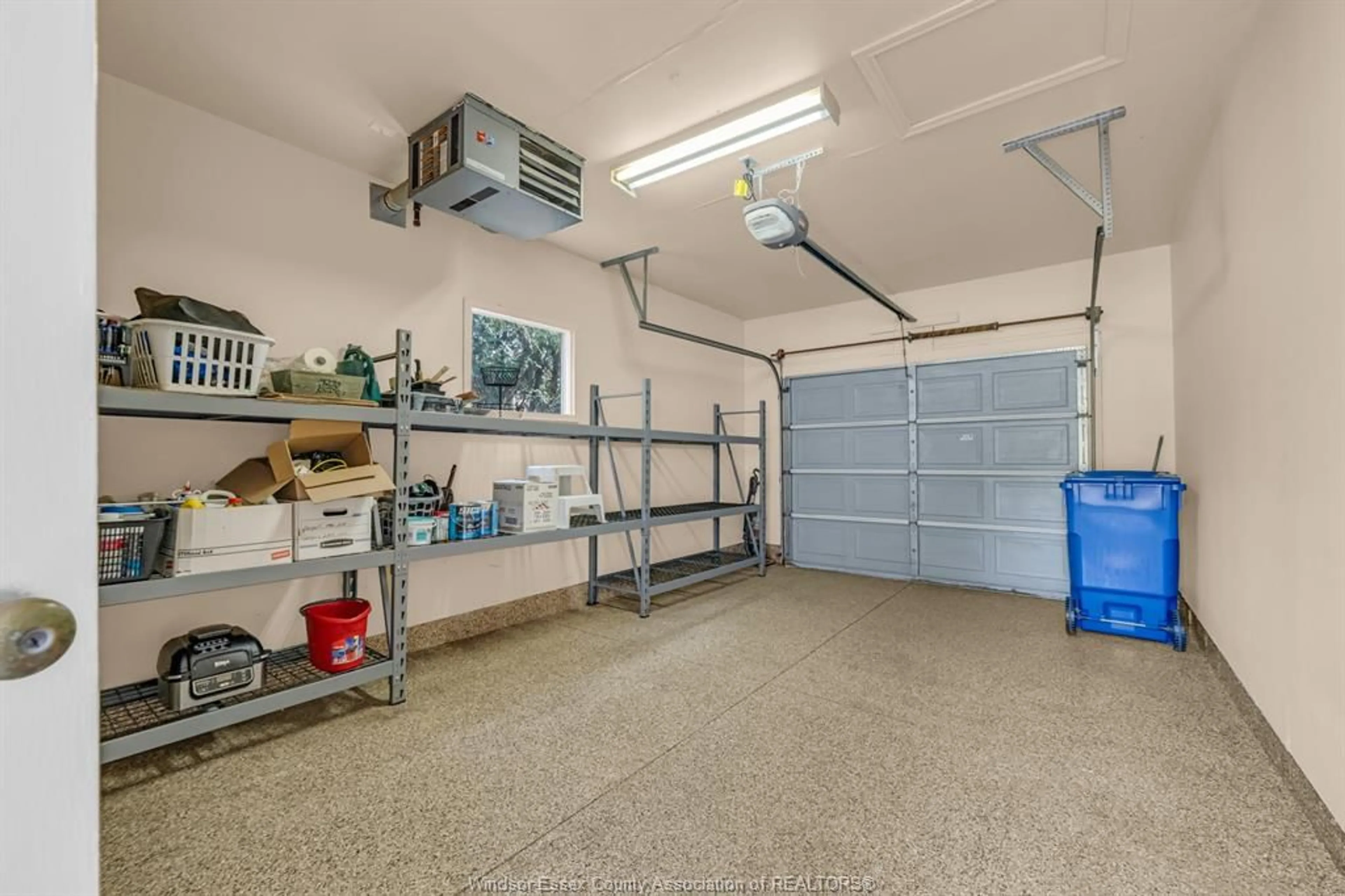 Indoor garage for 3 Carter Ave, Leamington Ontario N8H 5E1