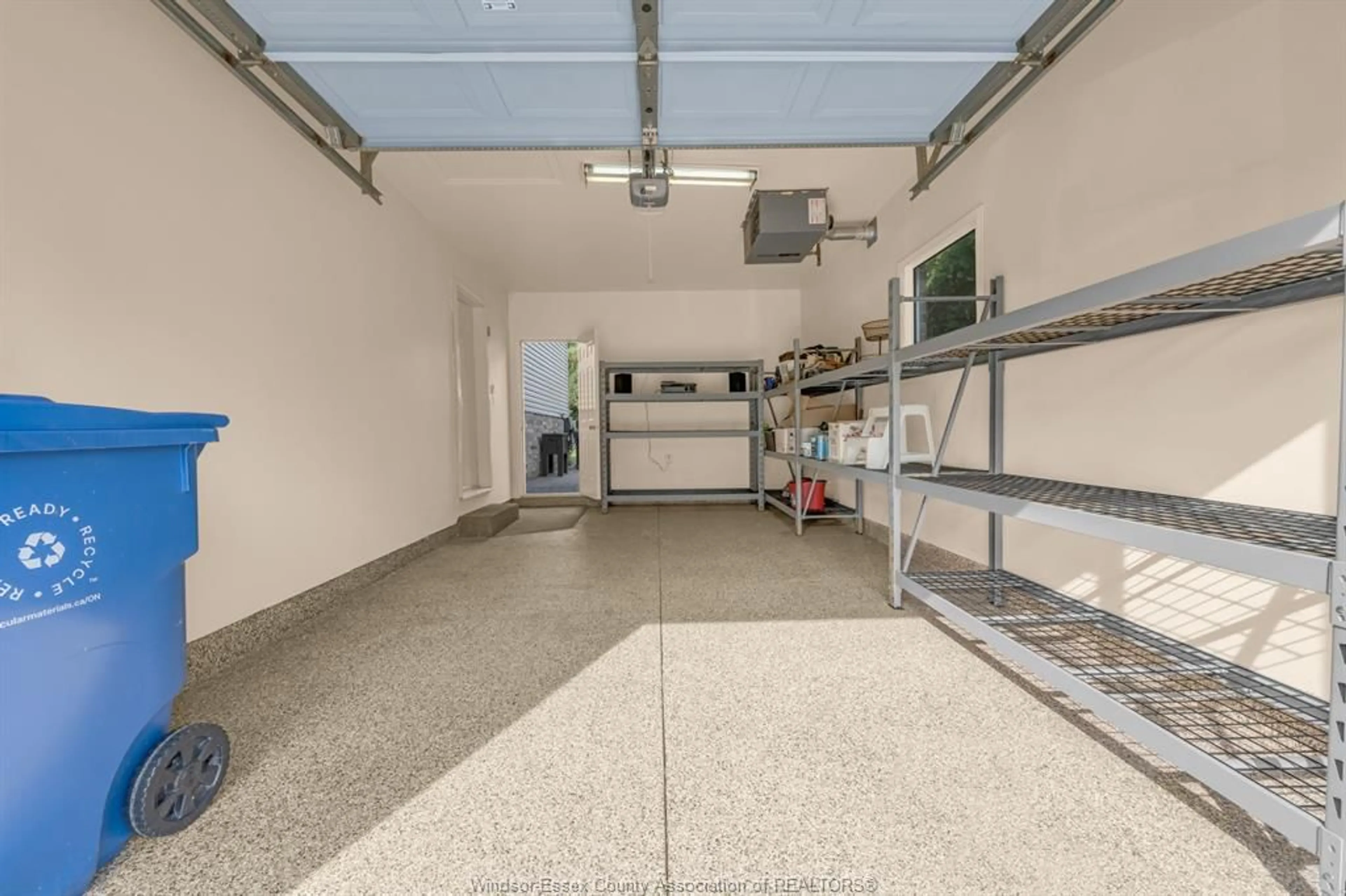 Indoor garage for 3 Carter Ave, Leamington Ontario N8H 5E1