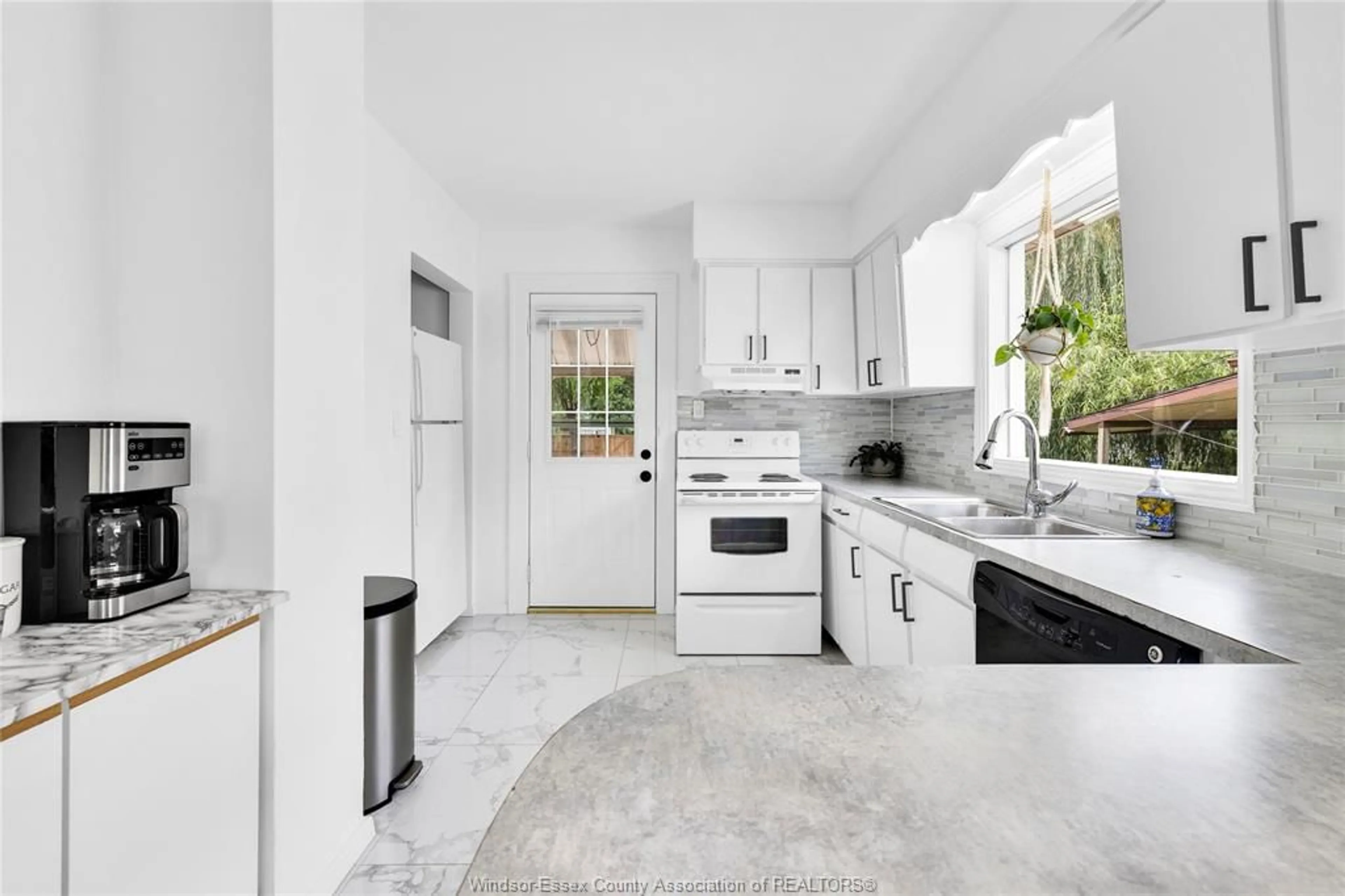 Open concept kitchen, ceramic/tile floor for 1365 GEORGE, Windsor Ontario N8Y 2X8