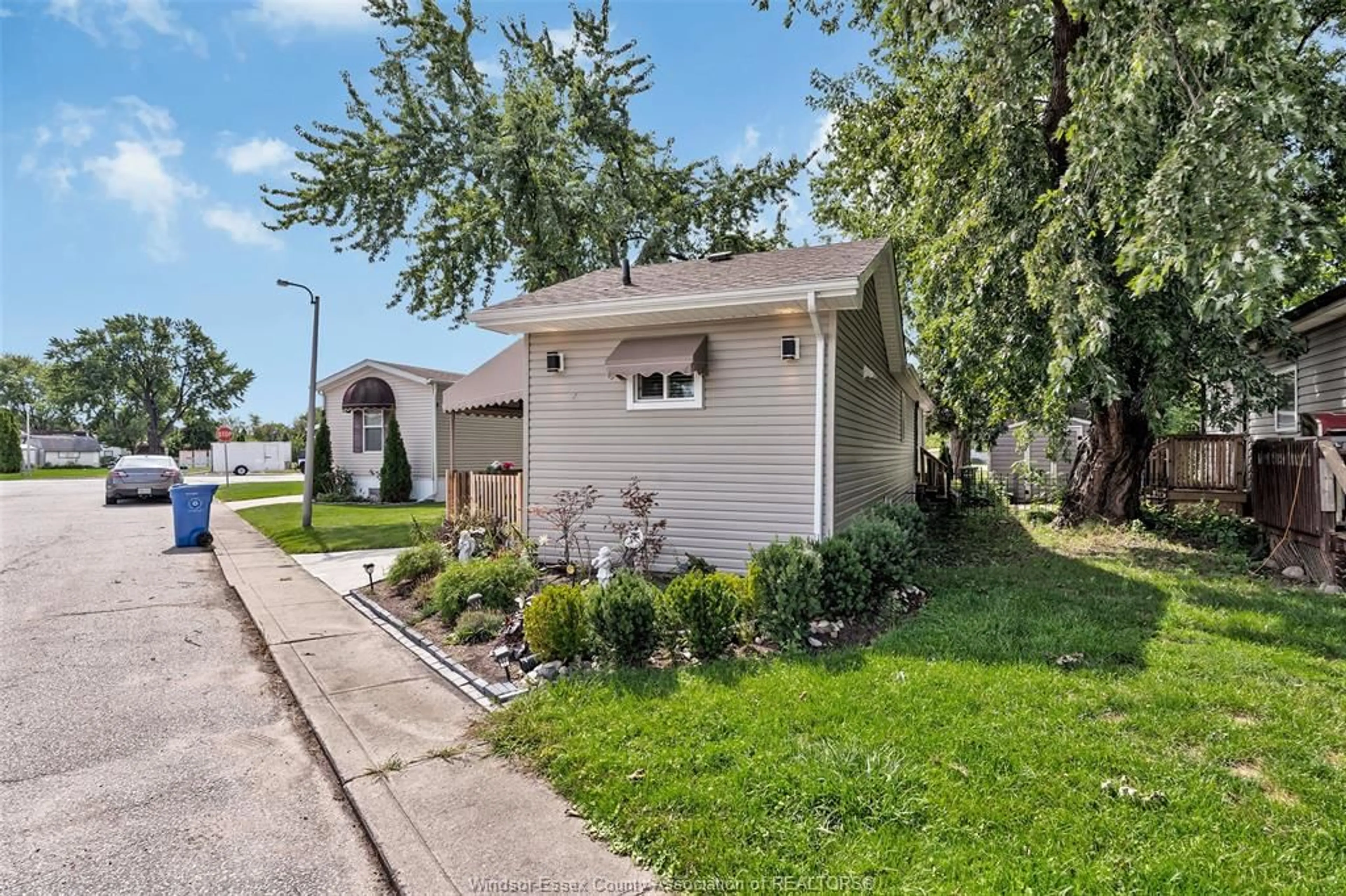 Home with vinyl exterior material, street for 3 ROBIN Cres, Lakeshore Ontario N8N 2R6