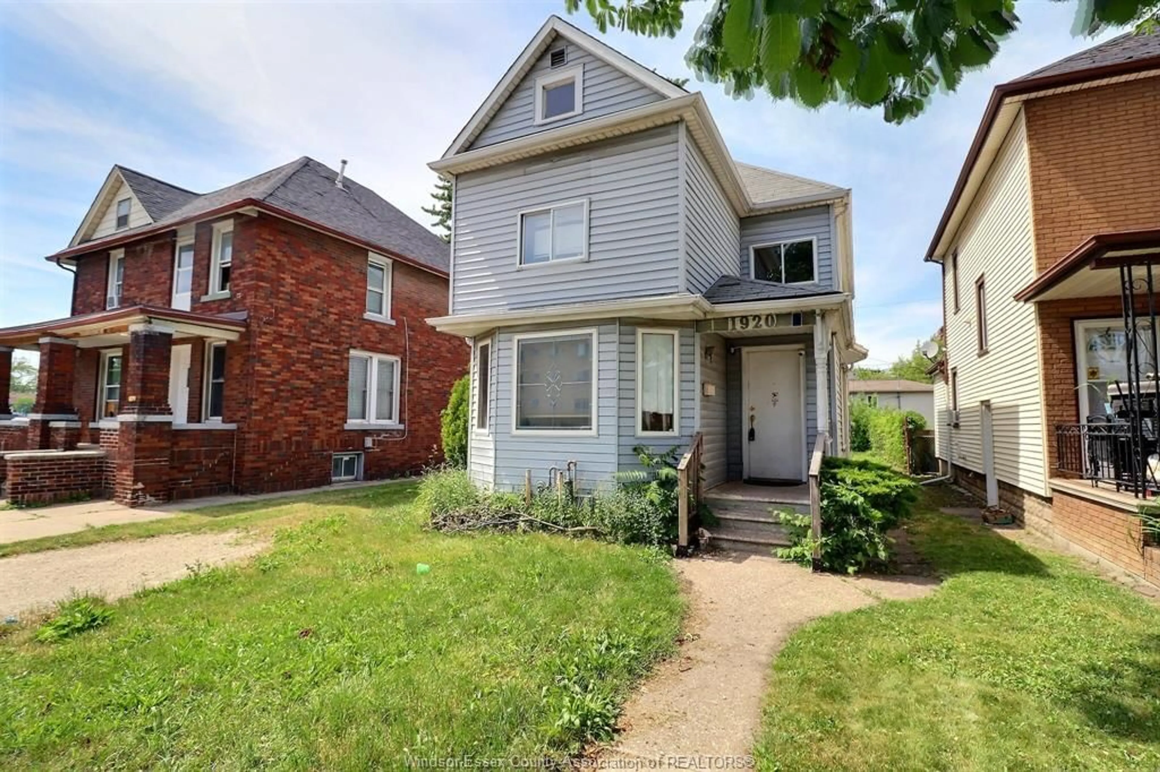 Home with brick exterior material, street for 1920 UNIVERSITY Ave, Windsor Ontario N9B 1C8