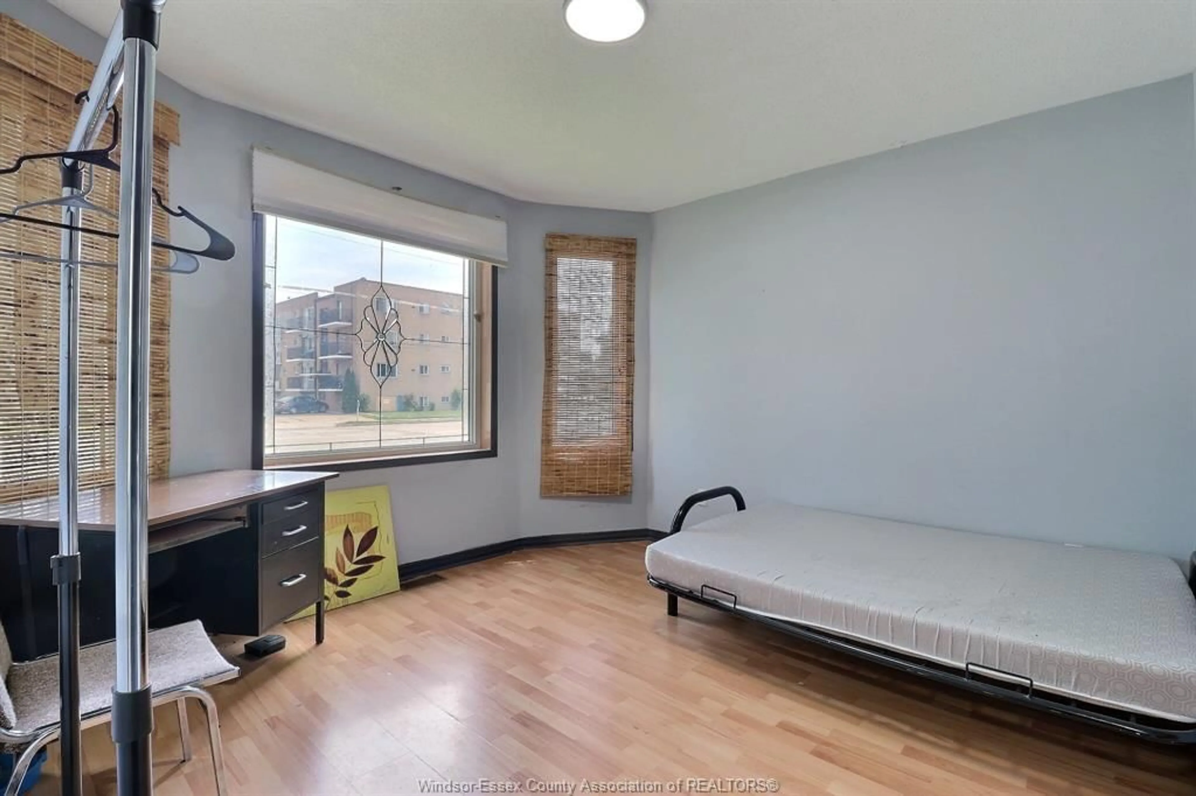 A pic of a room for 1920 UNIVERSITY Ave, Windsor Ontario N9B 1C8