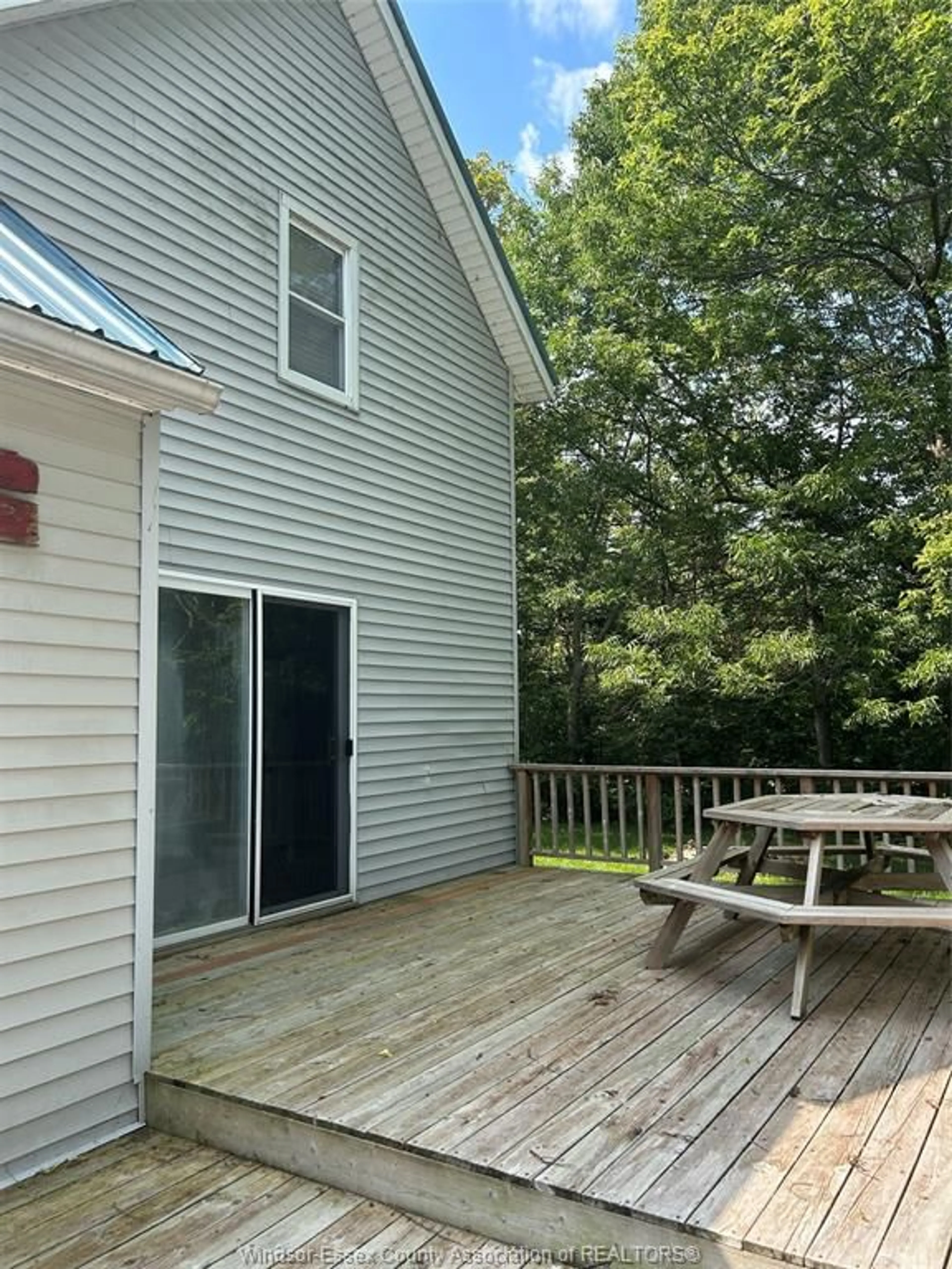 Patio, water/lake/river/ocean view for 131 HARRIS GARNO, Pelee Island Ontario N0R 1M0