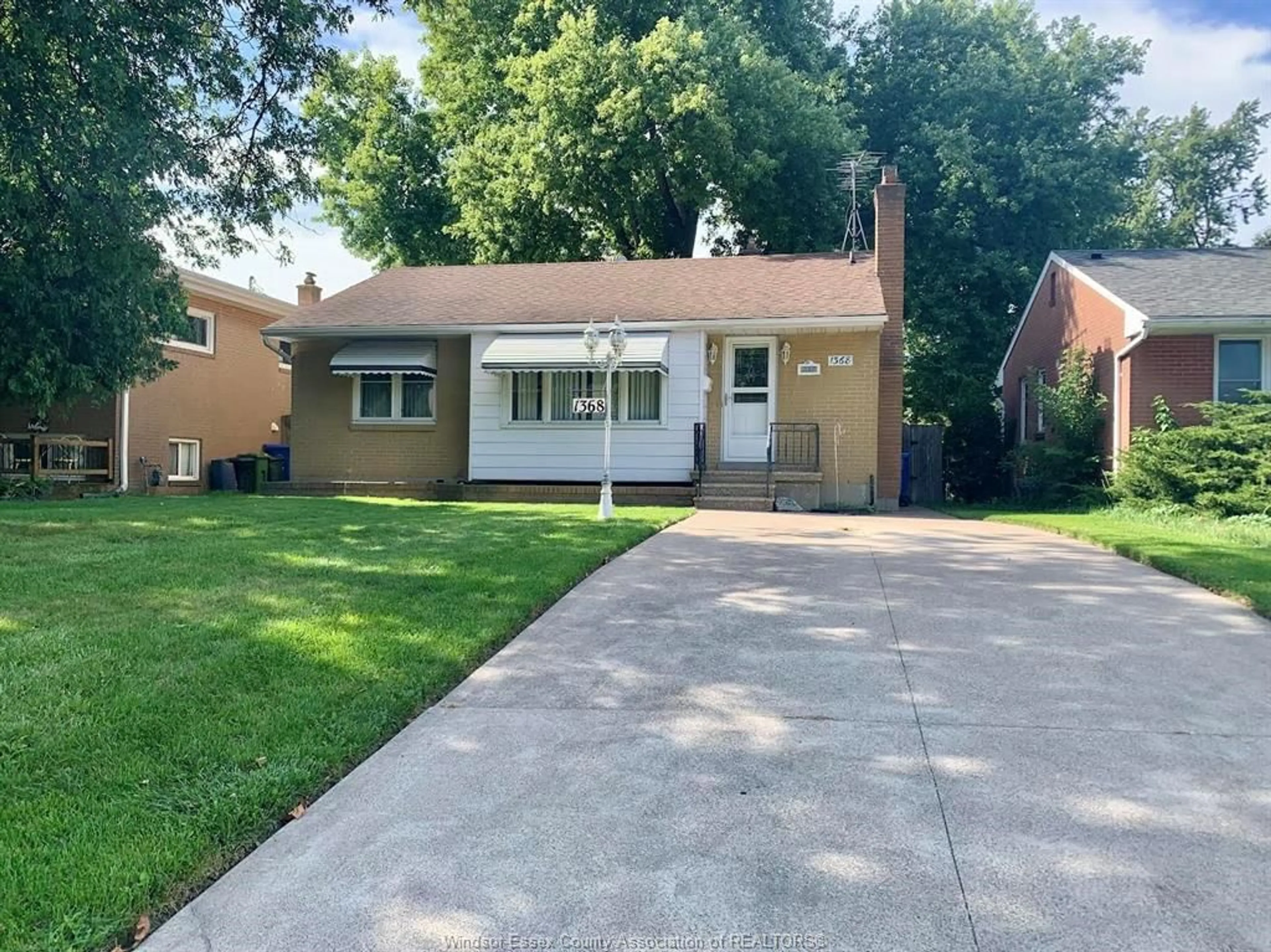 Home with brick exterior material, street for 1368 MARLBOUROUGH Blvd, Windsor Ontario N9C 1Y7