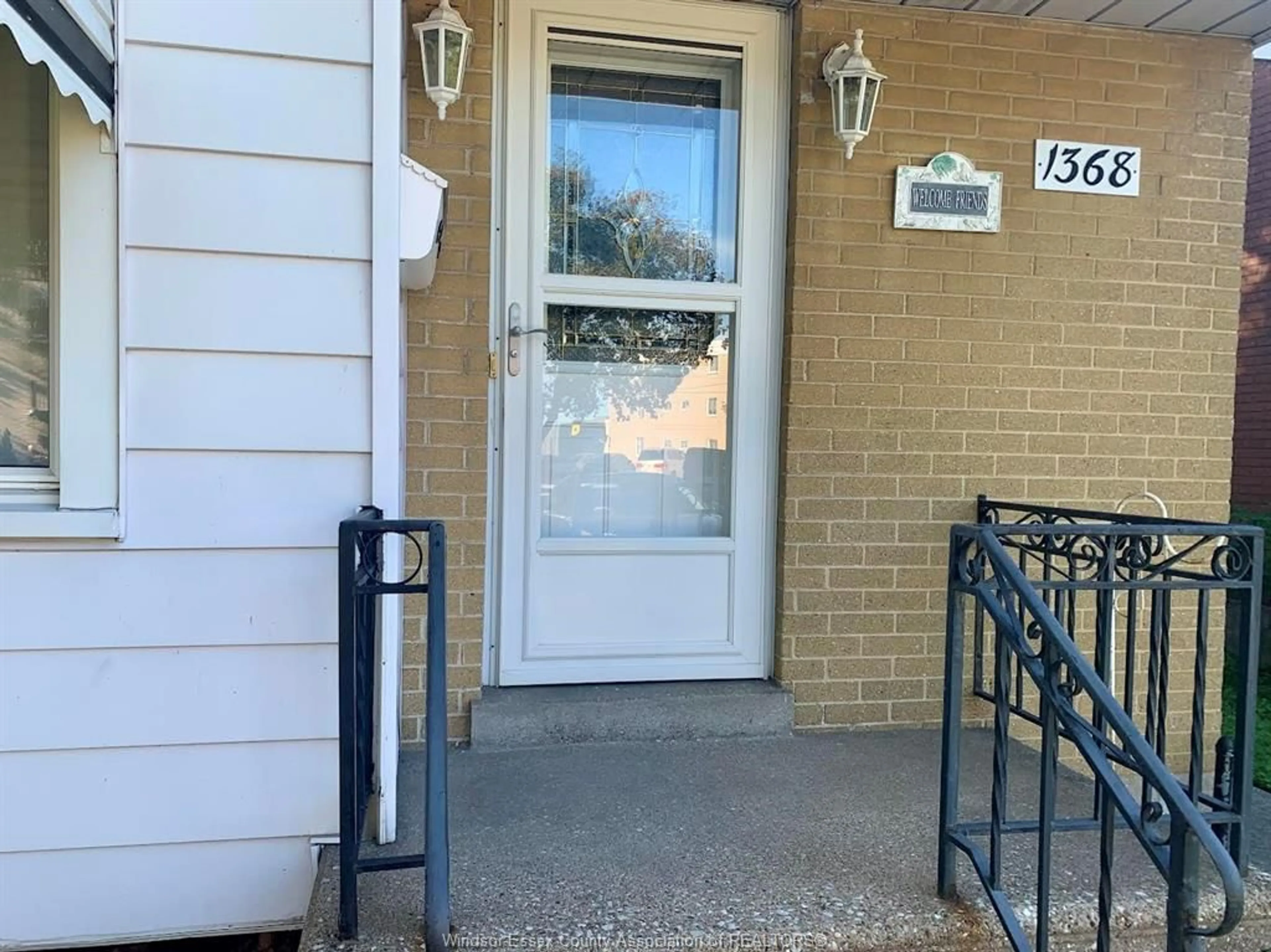 Indoor entryway for 1368 MARLBOUROUGH Blvd, Windsor Ontario N9C 1Y7
