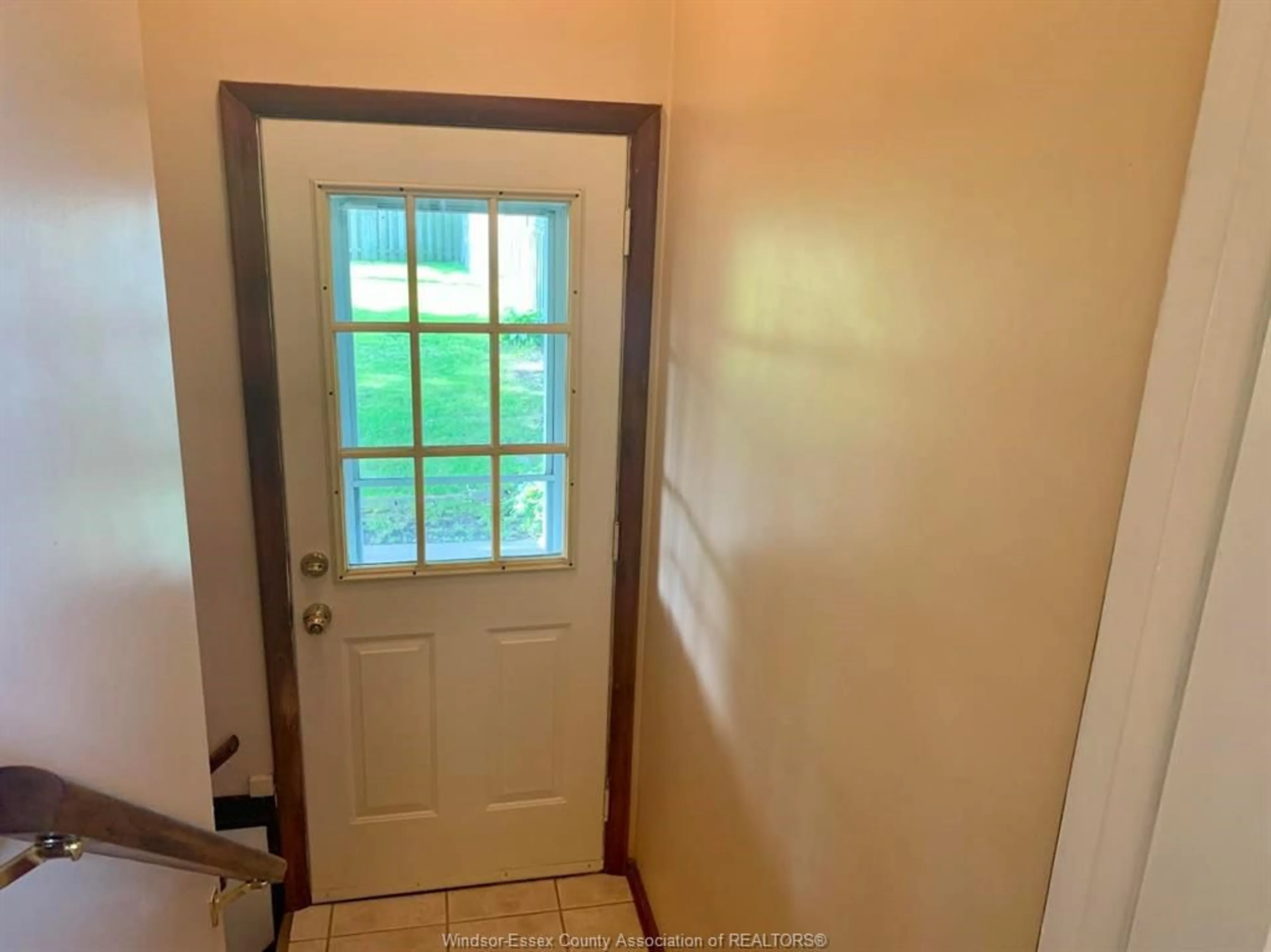 Indoor entryway for 1368 MARLBOUROUGH Blvd, Windsor Ontario N9C 1Y7