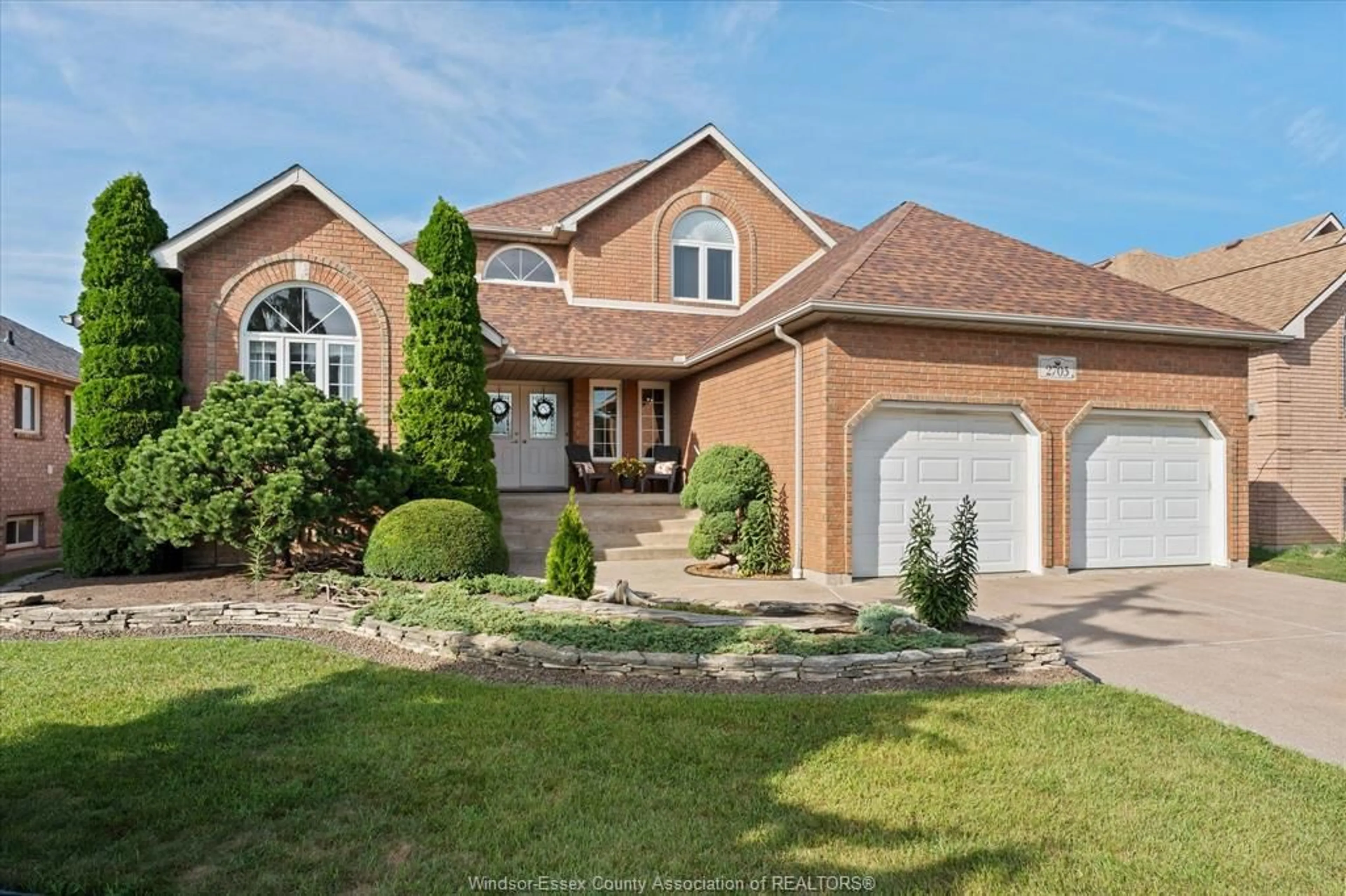 Home with brick exterior material, street for 2705 LOMBARDY Cres, LaSalle Ontario N9H 2L7