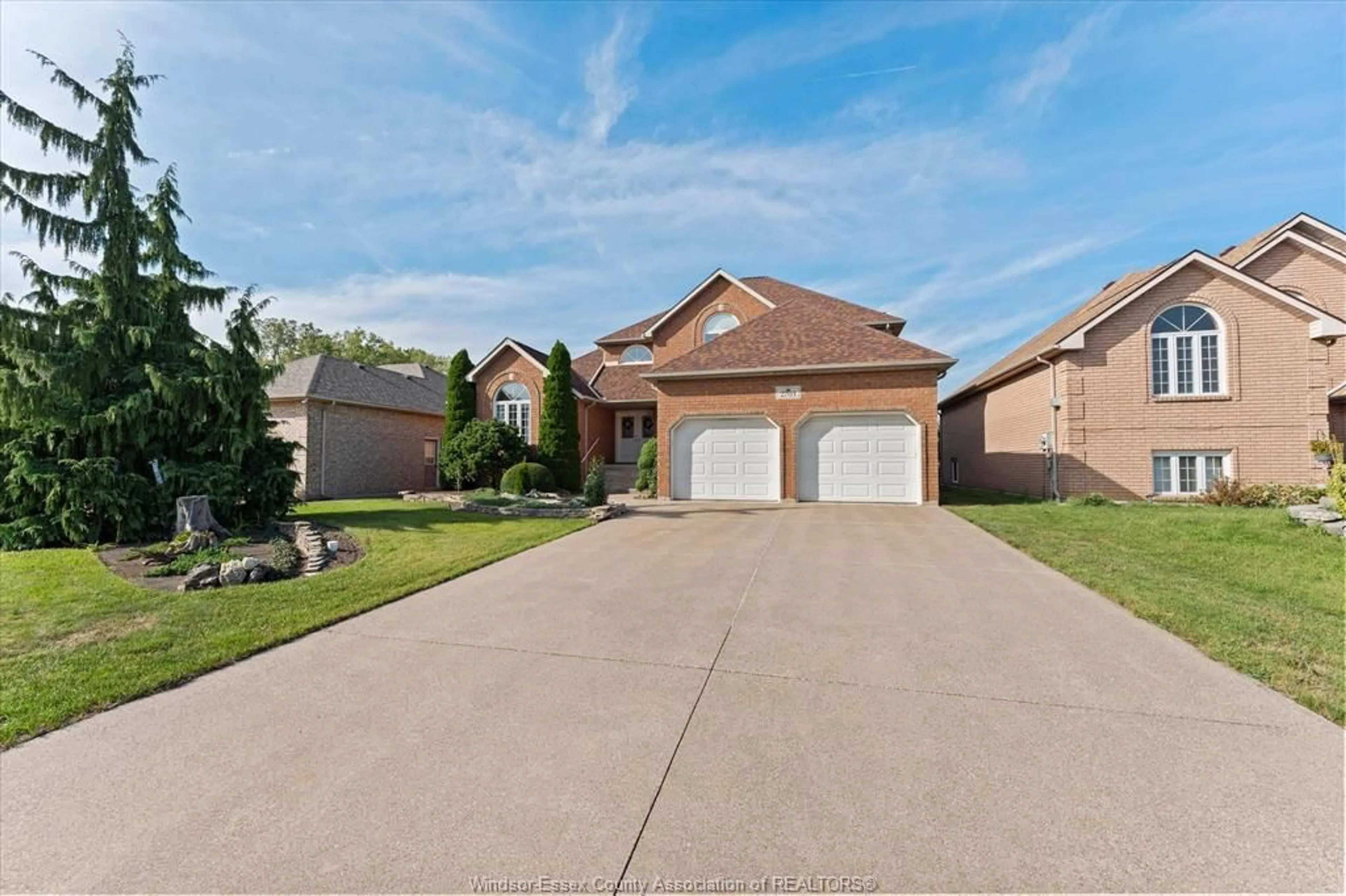 Home with brick exterior material, street for 2705 LOMBARDY Cres, LaSalle Ontario N9H 2L7