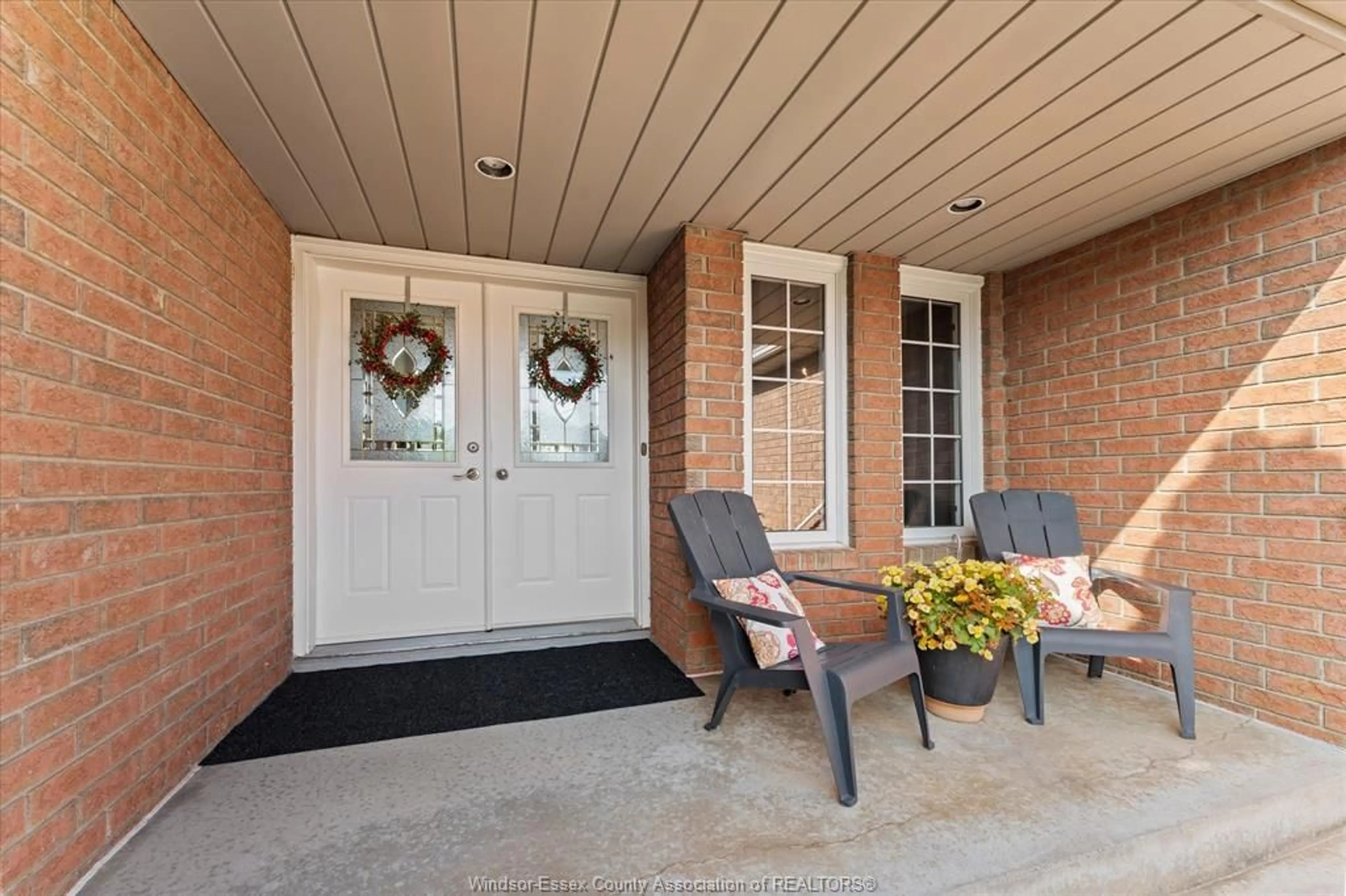 Indoor entryway for 2705 LOMBARDY Cres, LaSalle Ontario N9H 2L7