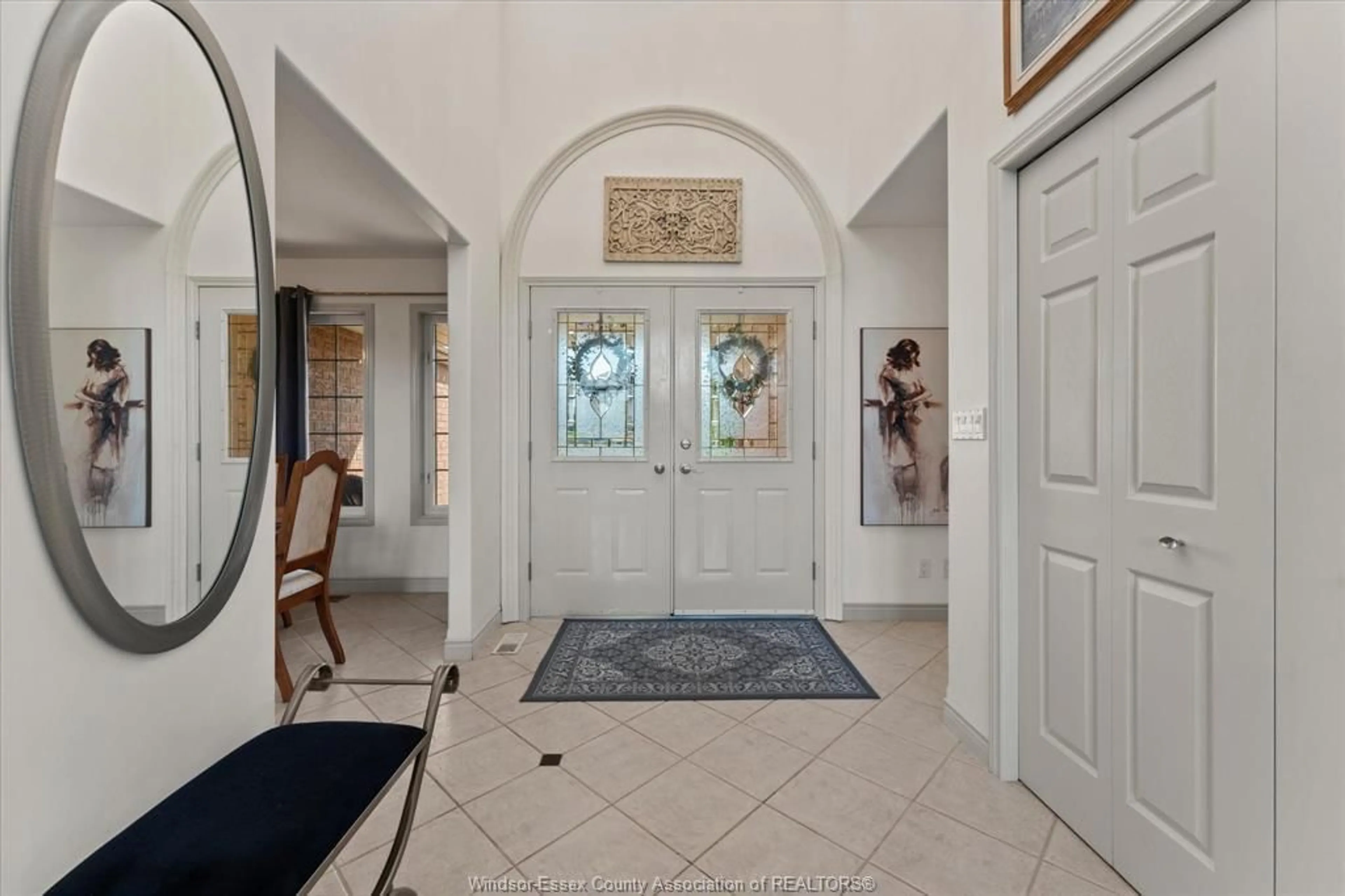 Indoor foyer for 2705 LOMBARDY Cres, LaSalle Ontario N9H 2L7