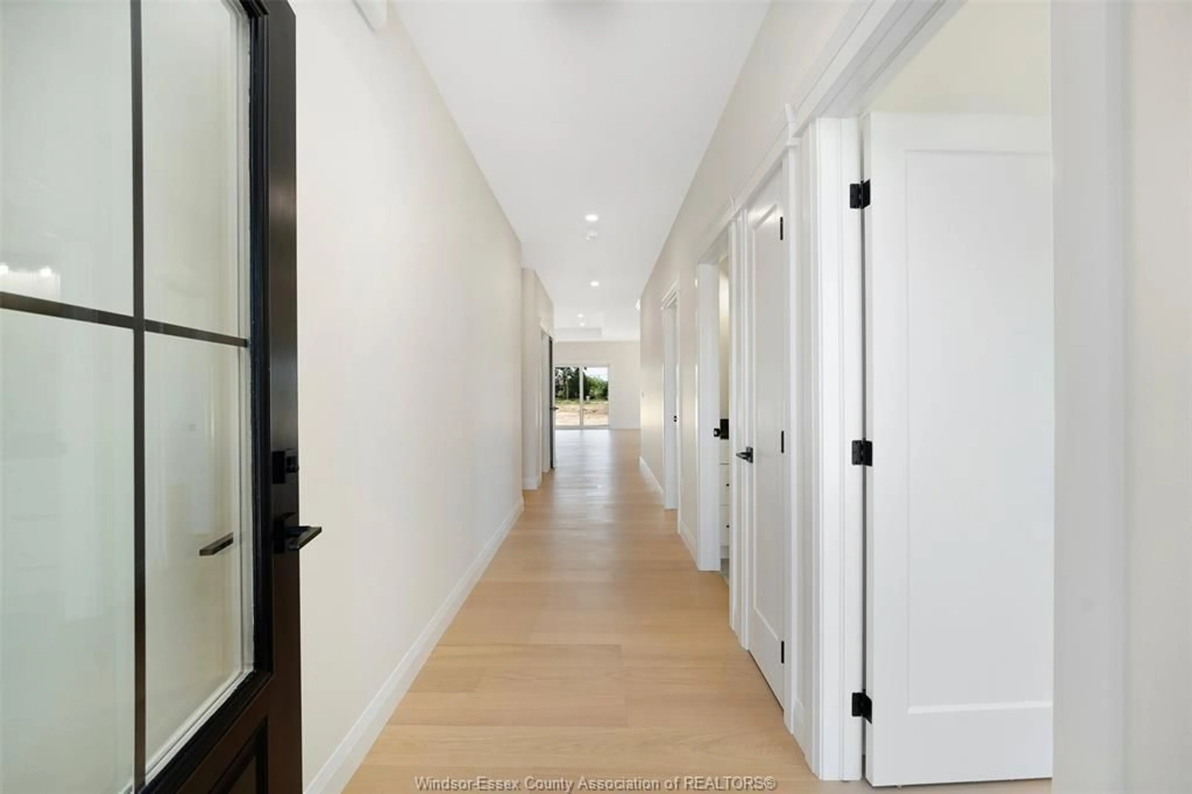 Indoor foyer for 3435 TULIO Dr, LaSalle Ontario N9H 1H3