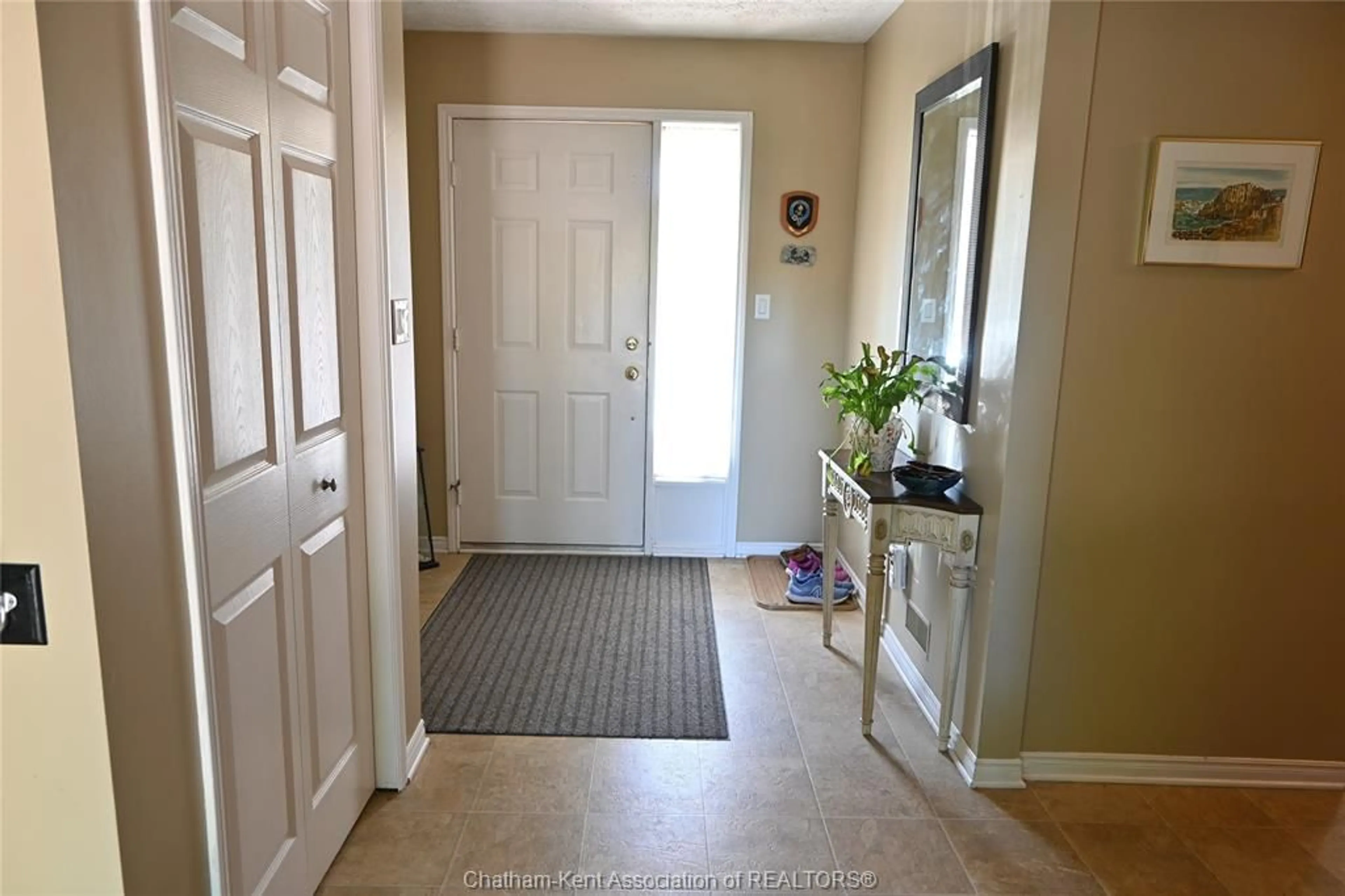 Indoor entryway for 5 Bernard Ave, Ridgetown Ontario N0P 2C0