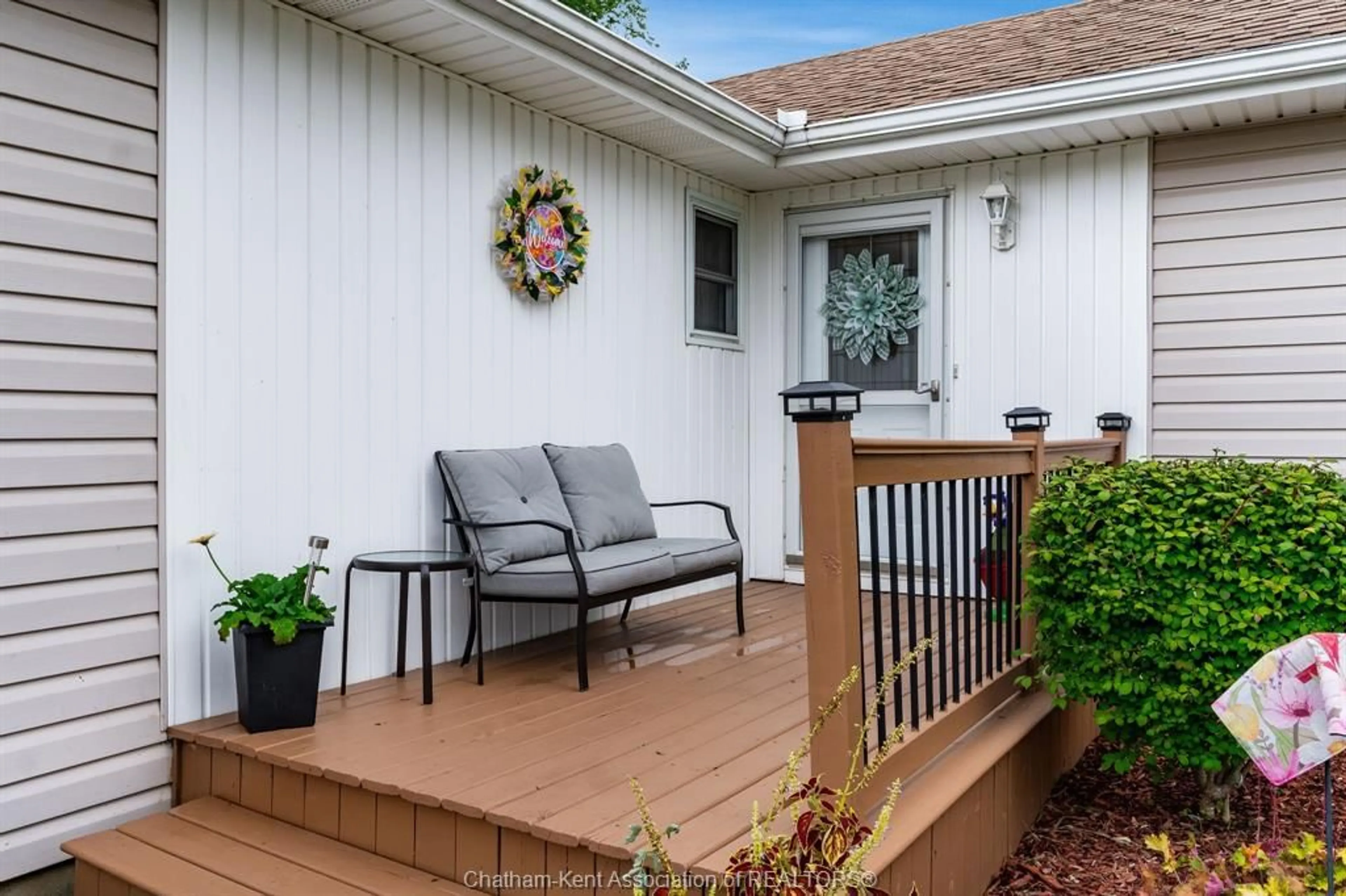 Patio, unknown for 109 Erie St, Merlin Ontario N0P 1W0
