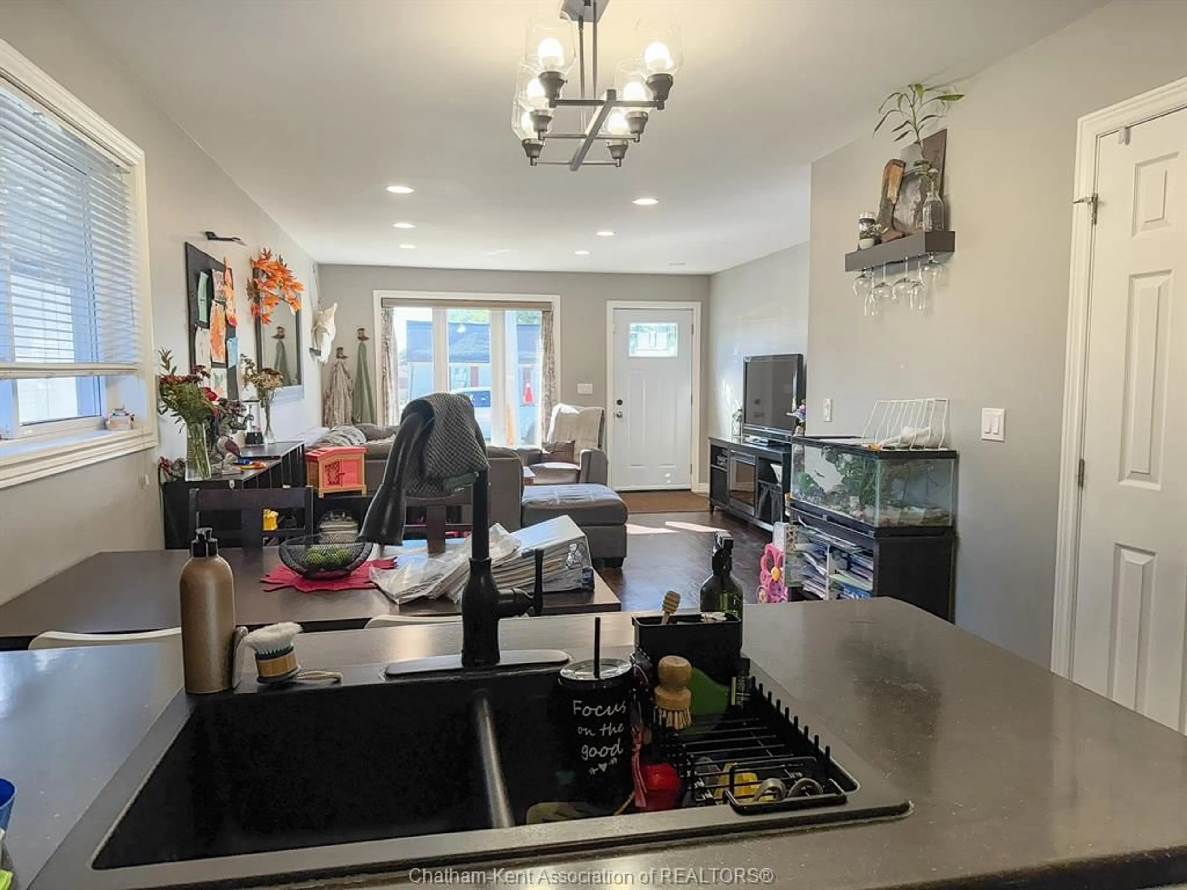 Open concept kitchen, unknown for 675 Albert St, Wallaceburg Ontario N8A 1Y8