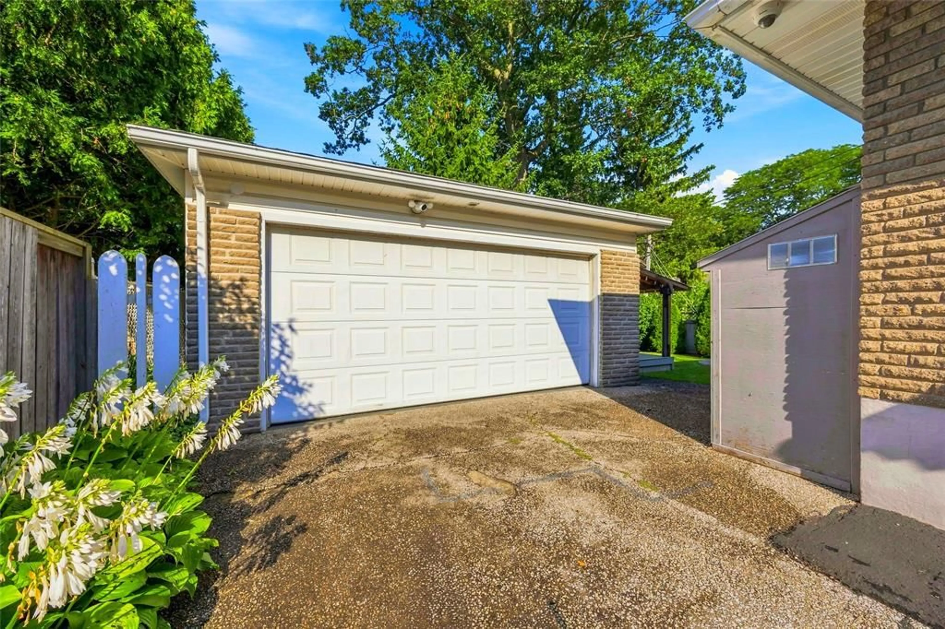 Indoor garage for 57 Vimy Cres, Sarnia Ontario N7S 1J7