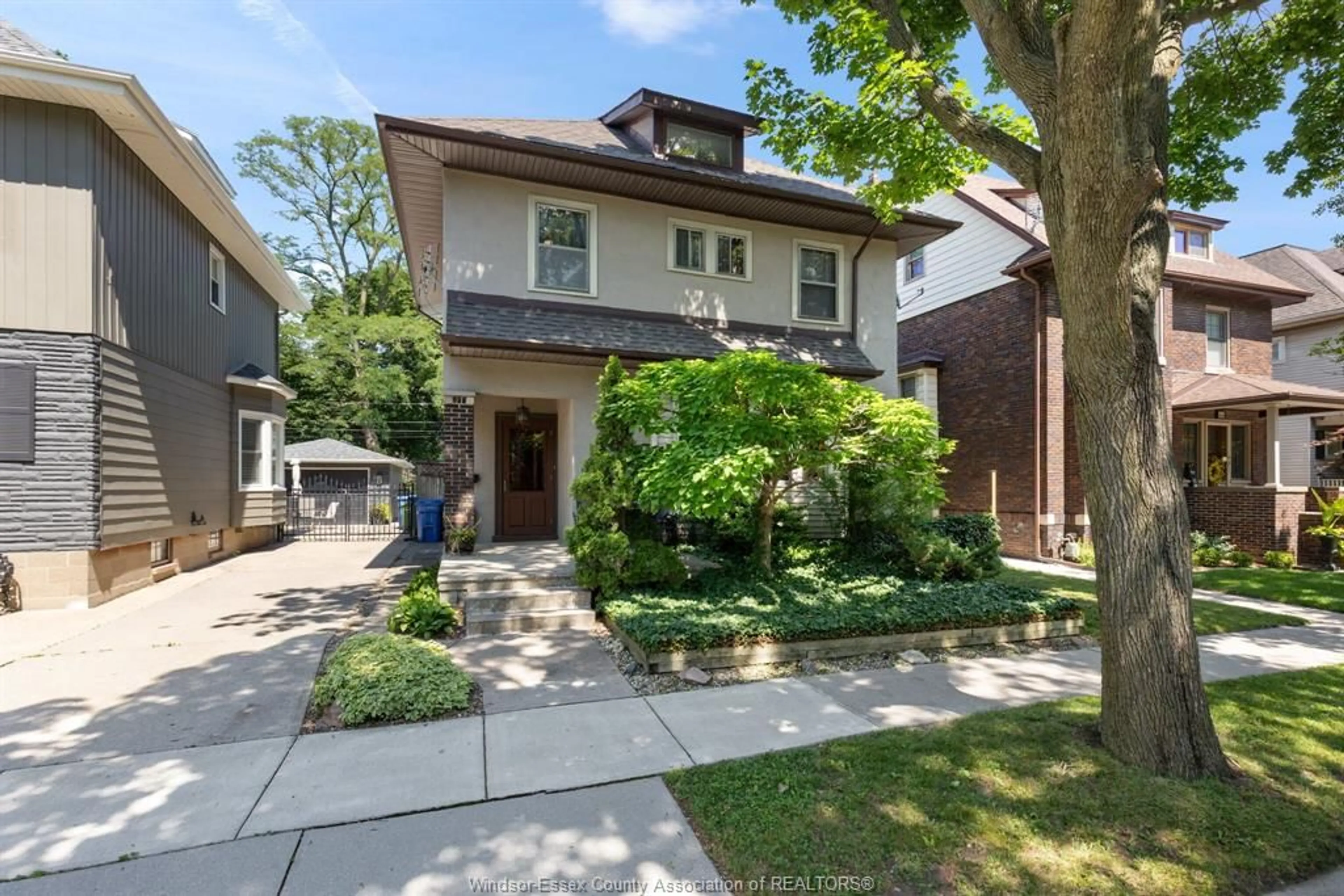 Home with brick exterior material, street for 858 CHILVER, Windsor Ontario N8Y 2K4