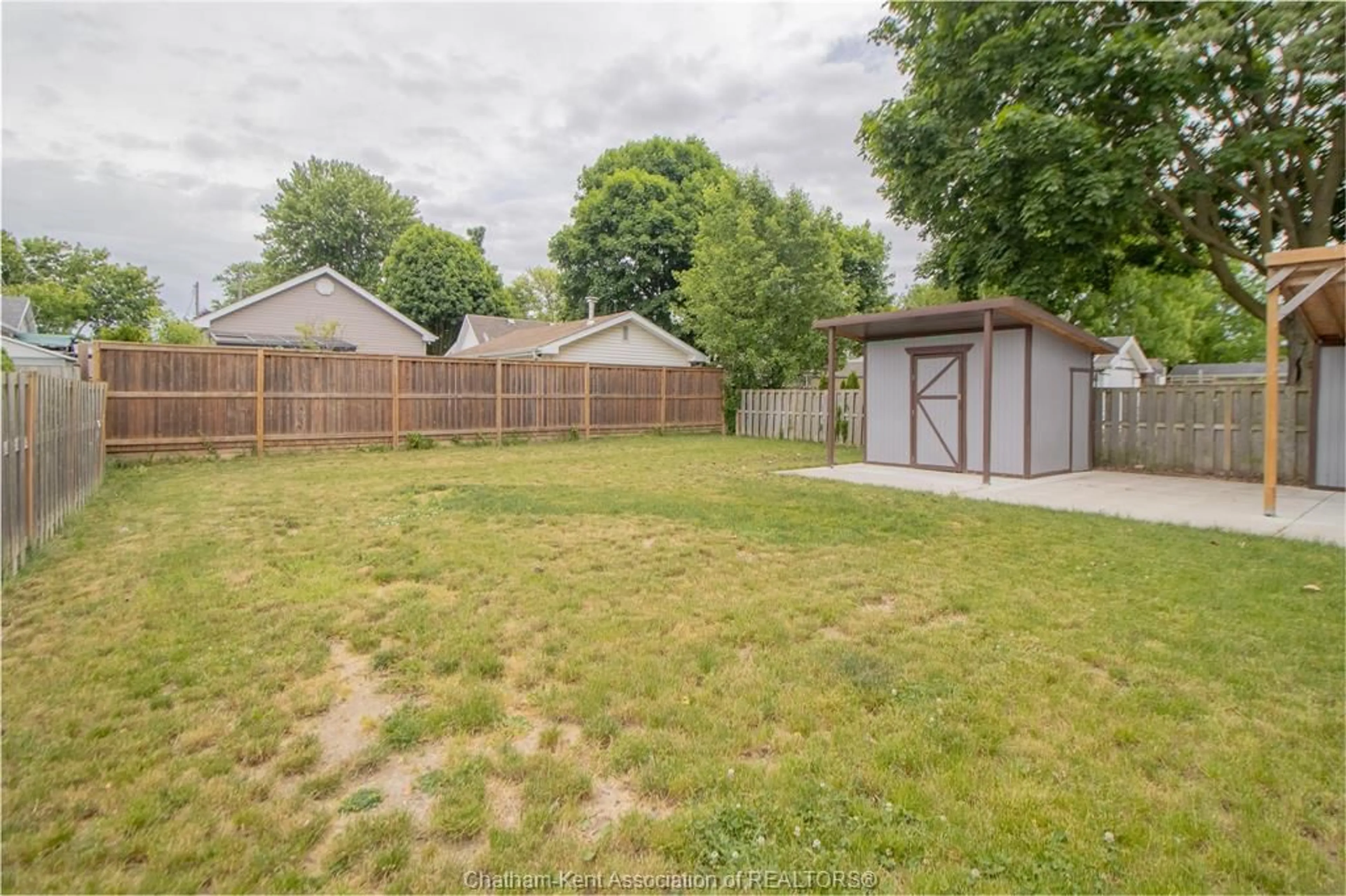 Shed for 35 BERRY St, Chatham Ontario N7M 3B2